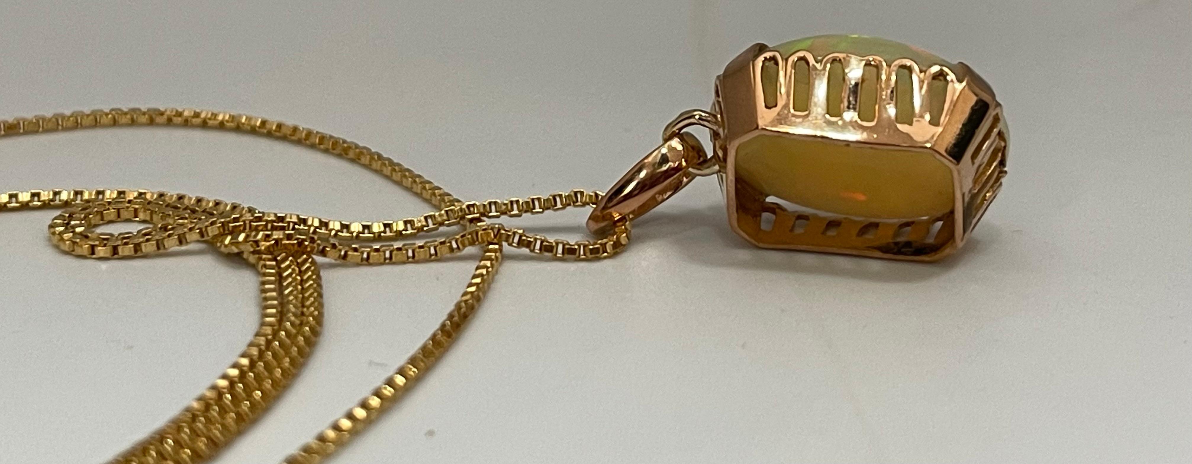 9 Carat Oval Ethiopian Opal Pendant / Necklace 18 Karat + 18 Kt Gold Chain 6