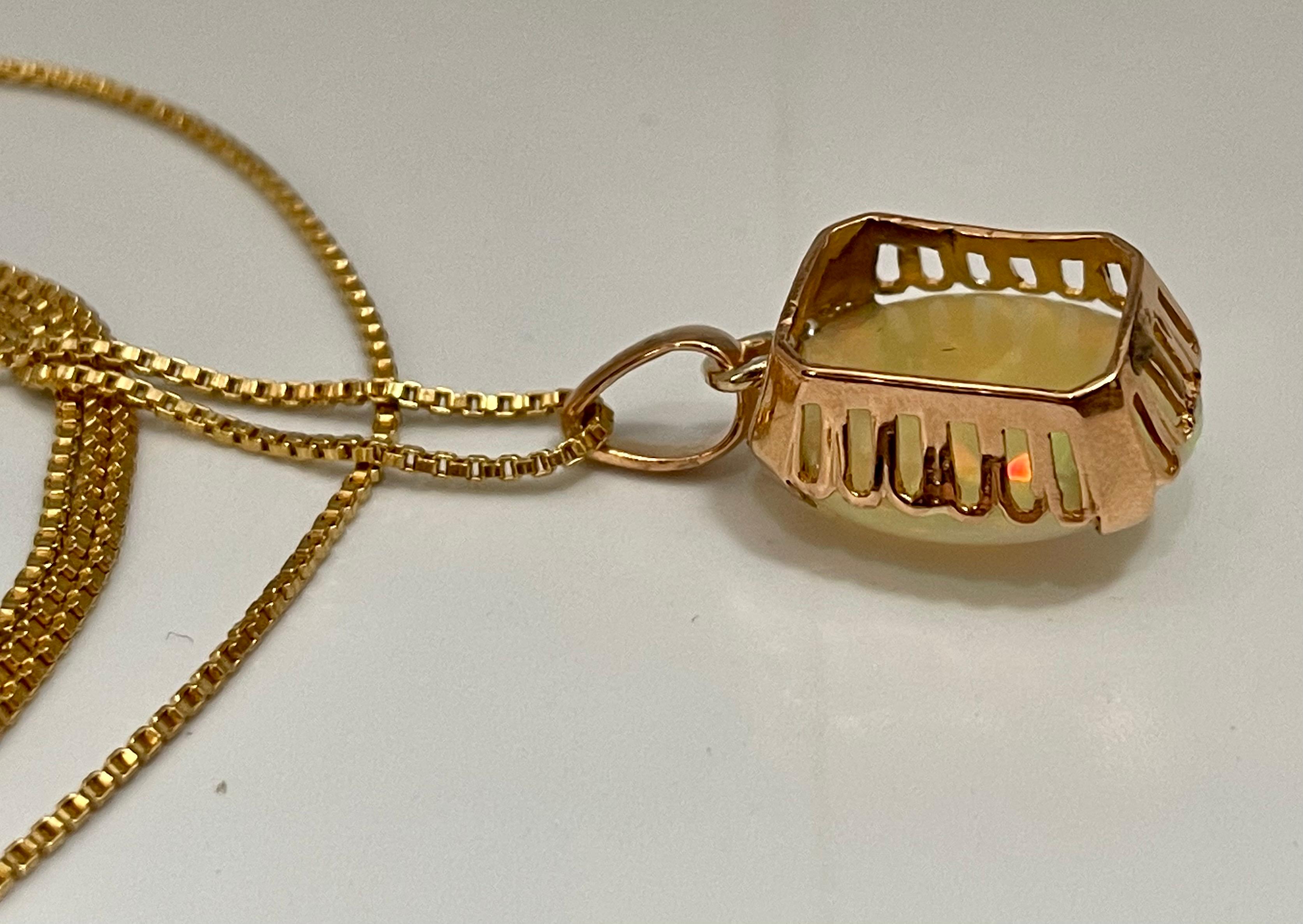 9 Carat Oval Ethiopian Opal Pendant / Necklace 18 Karat + 18 Kt Gold Chain 7