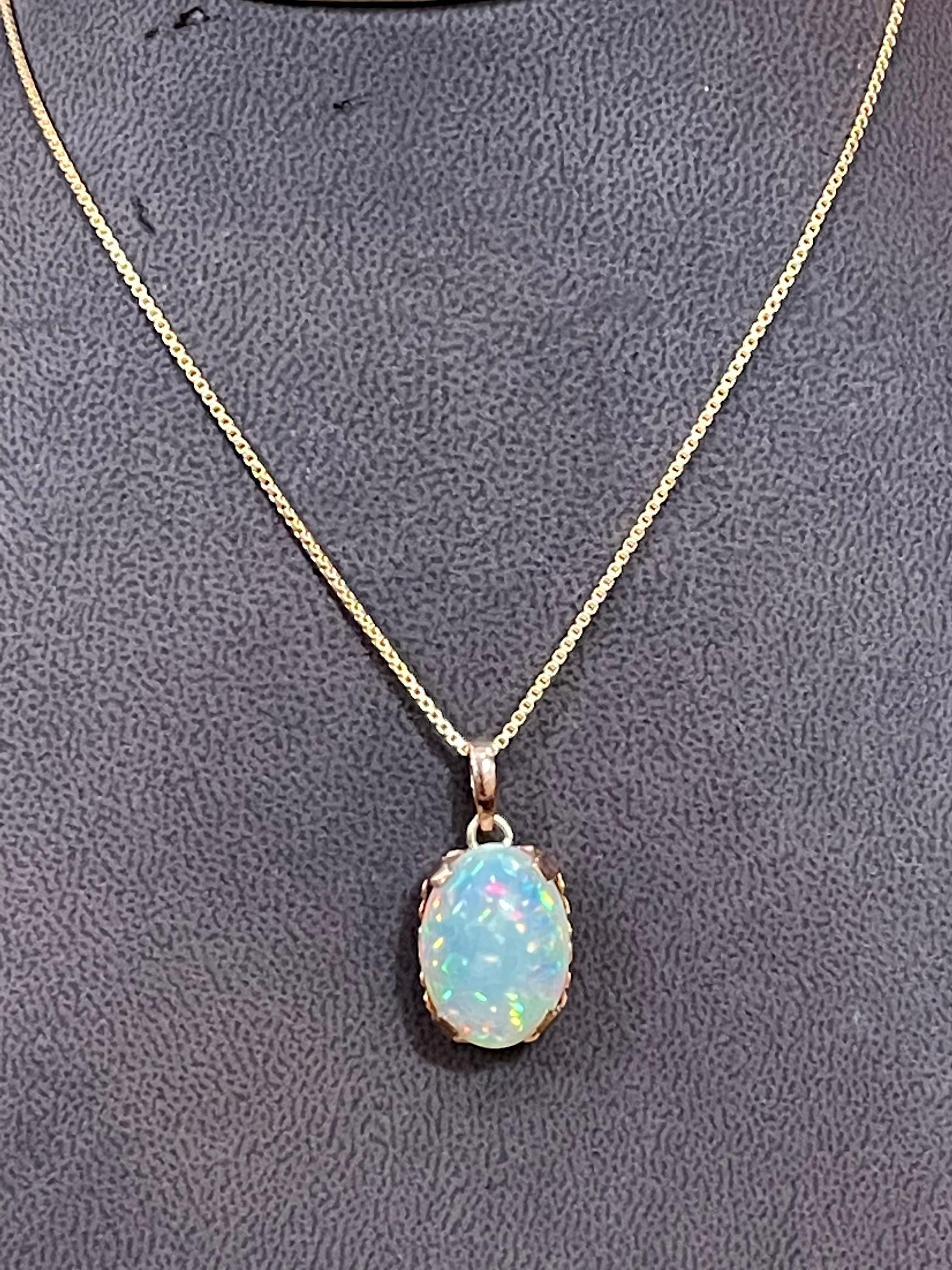 9 Carat Oval Ethiopian Opal Pendant / Necklace 18 Karat + 18 Kt Gold Chain 10