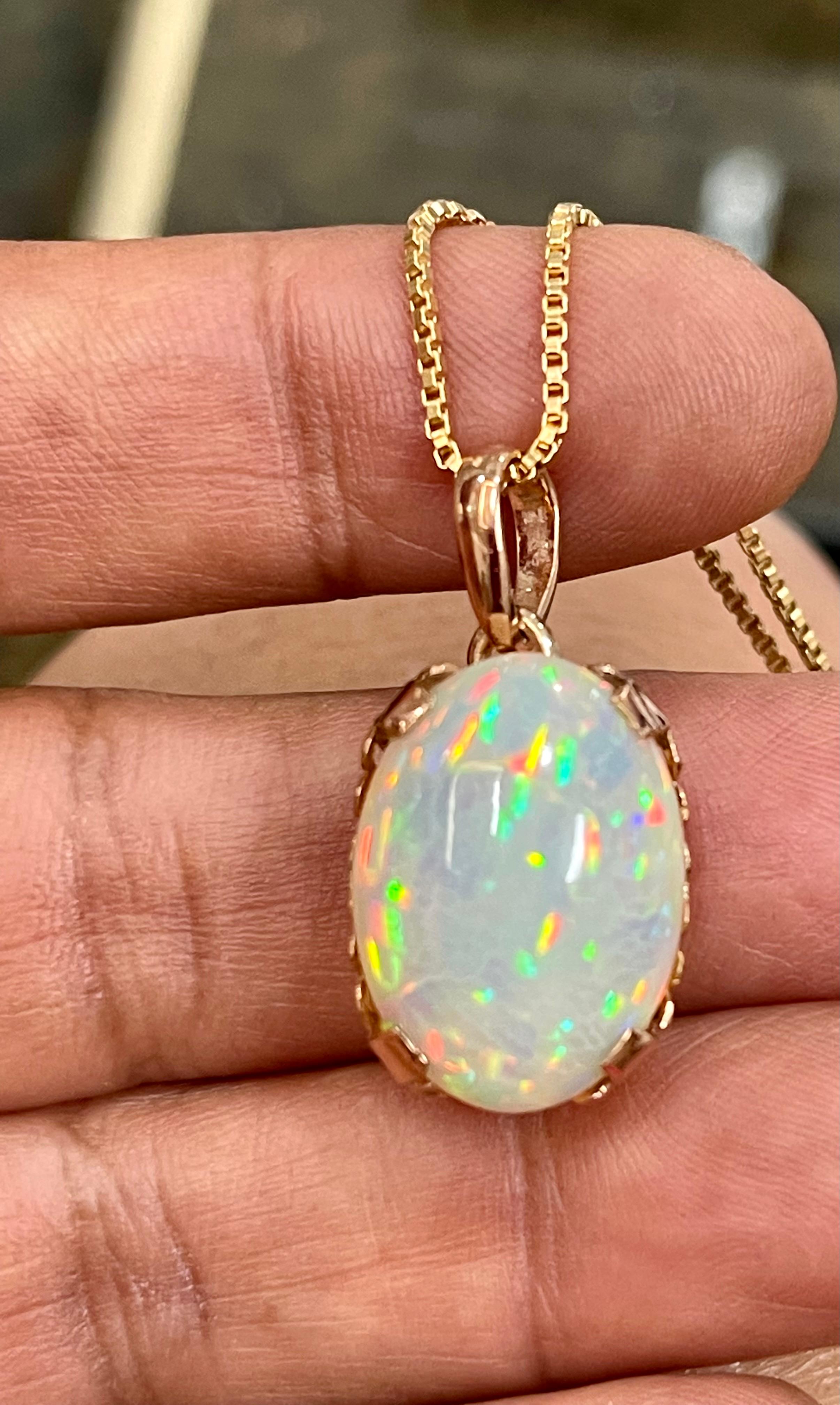 9 Carat Oval Ethiopian Opal Pendant / Necklace 18 Karat + 18 Kt Gold Chain 12