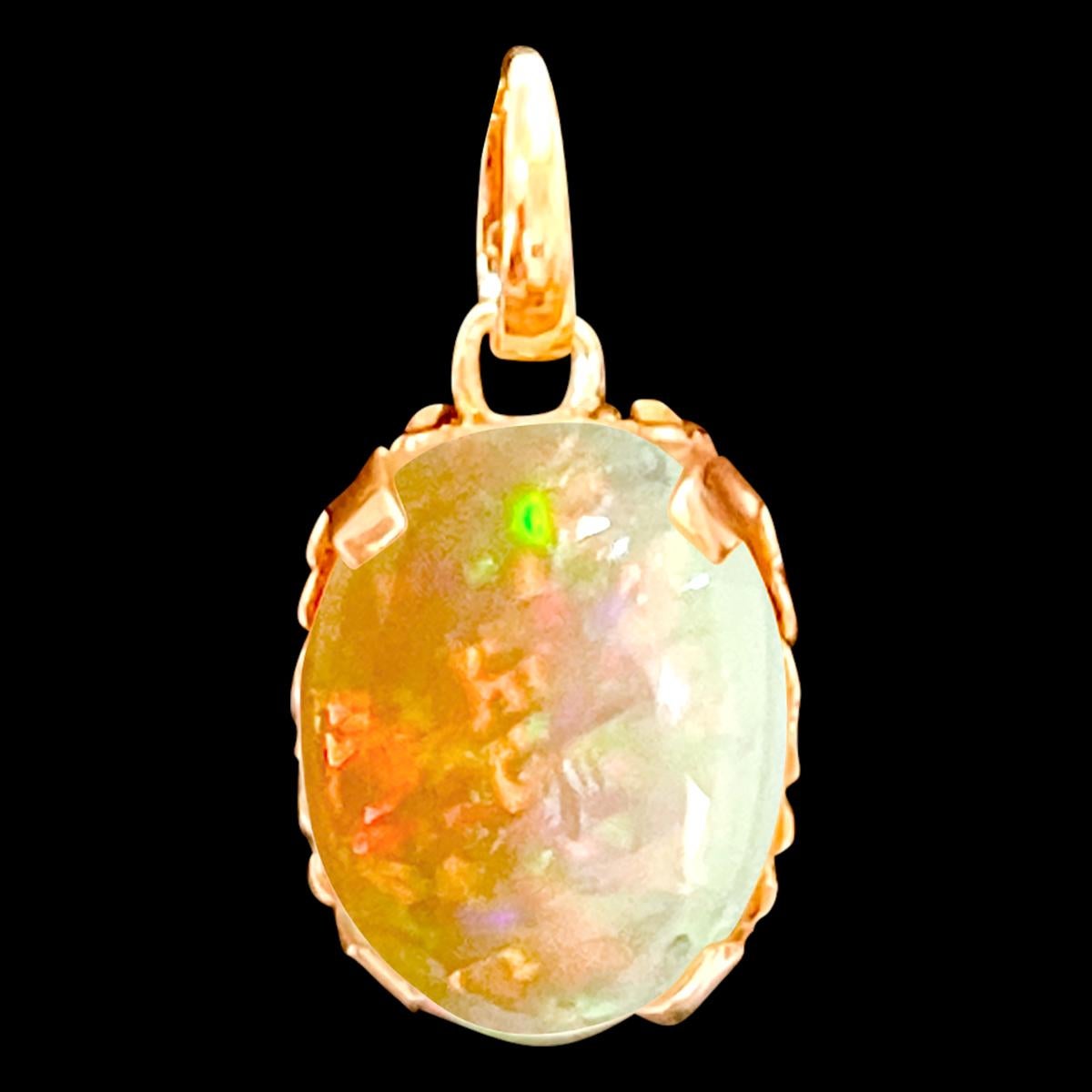 Approximately 9 Carat Very fine  Oval Ethiopian Opal Pendant / Necklace 18 Karat  yellow  gold with 18 Karat yellow Gold Chain 24