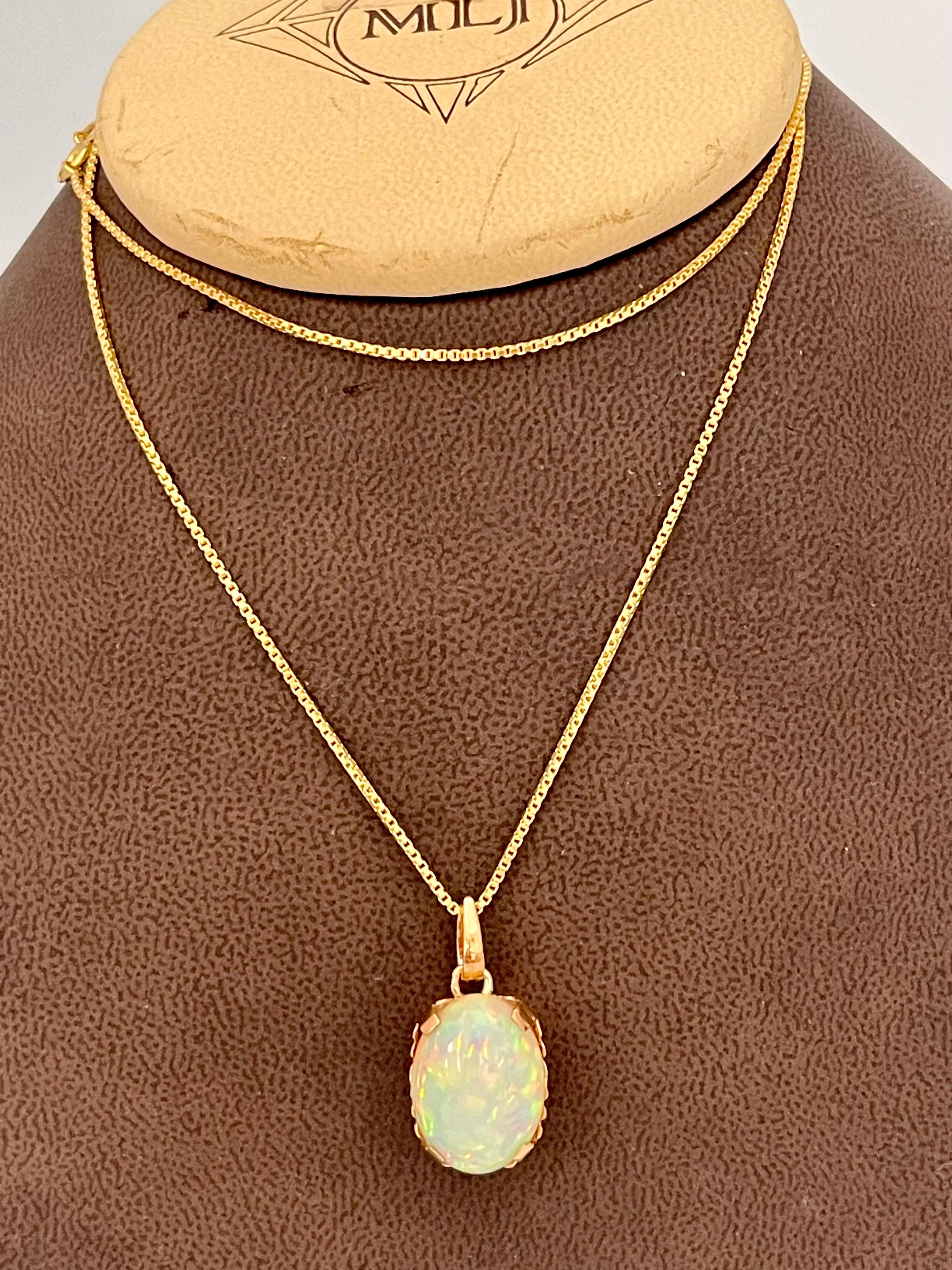 9 Carat Oval Ethiopian Opal Pendant / Necklace 18 Karat + 18 Kt Gold Chain 1