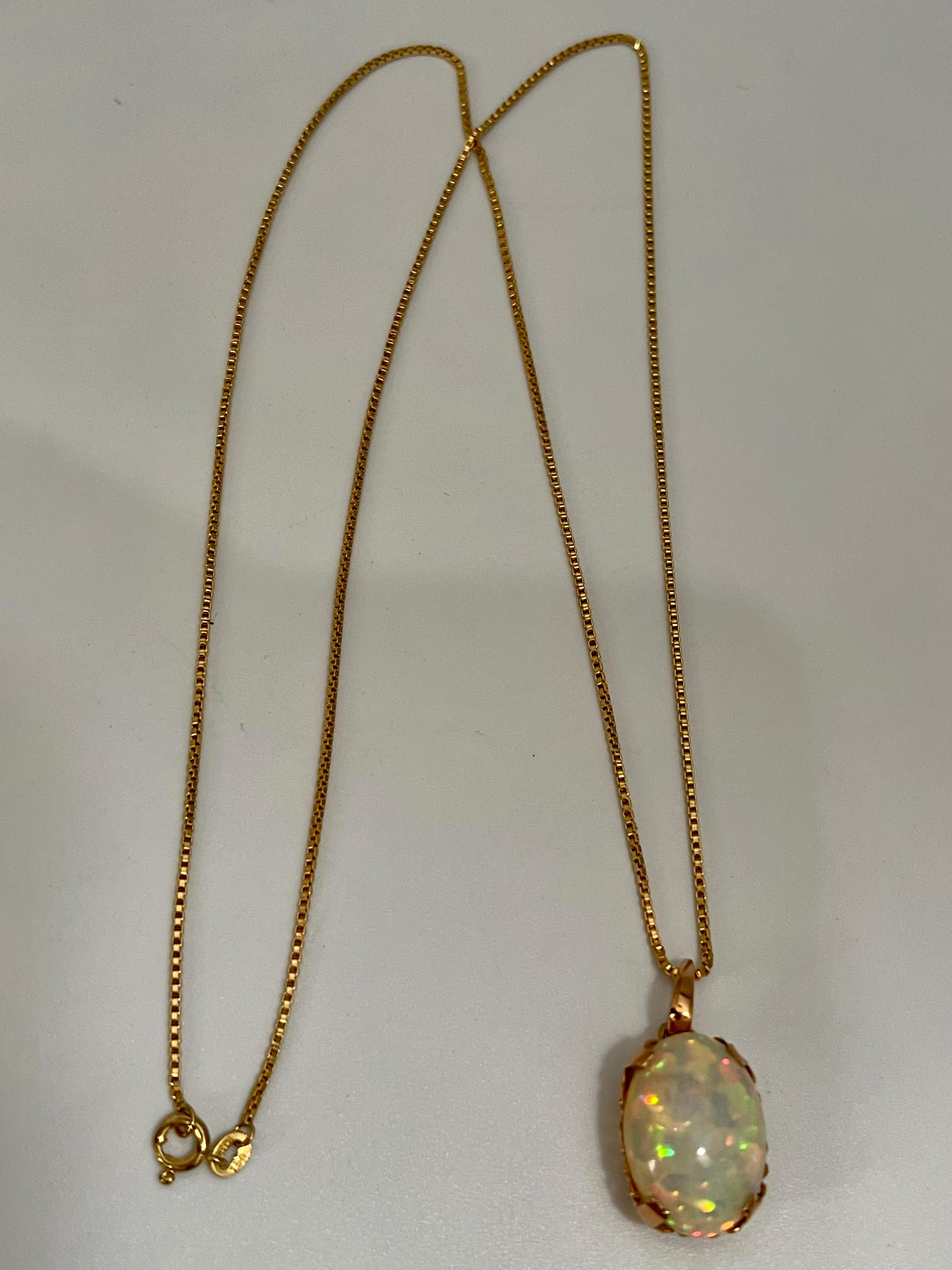 9 Carat Oval Ethiopian Opal Pendant / Necklace 18 Karat + 18 Kt Gold Chain 4