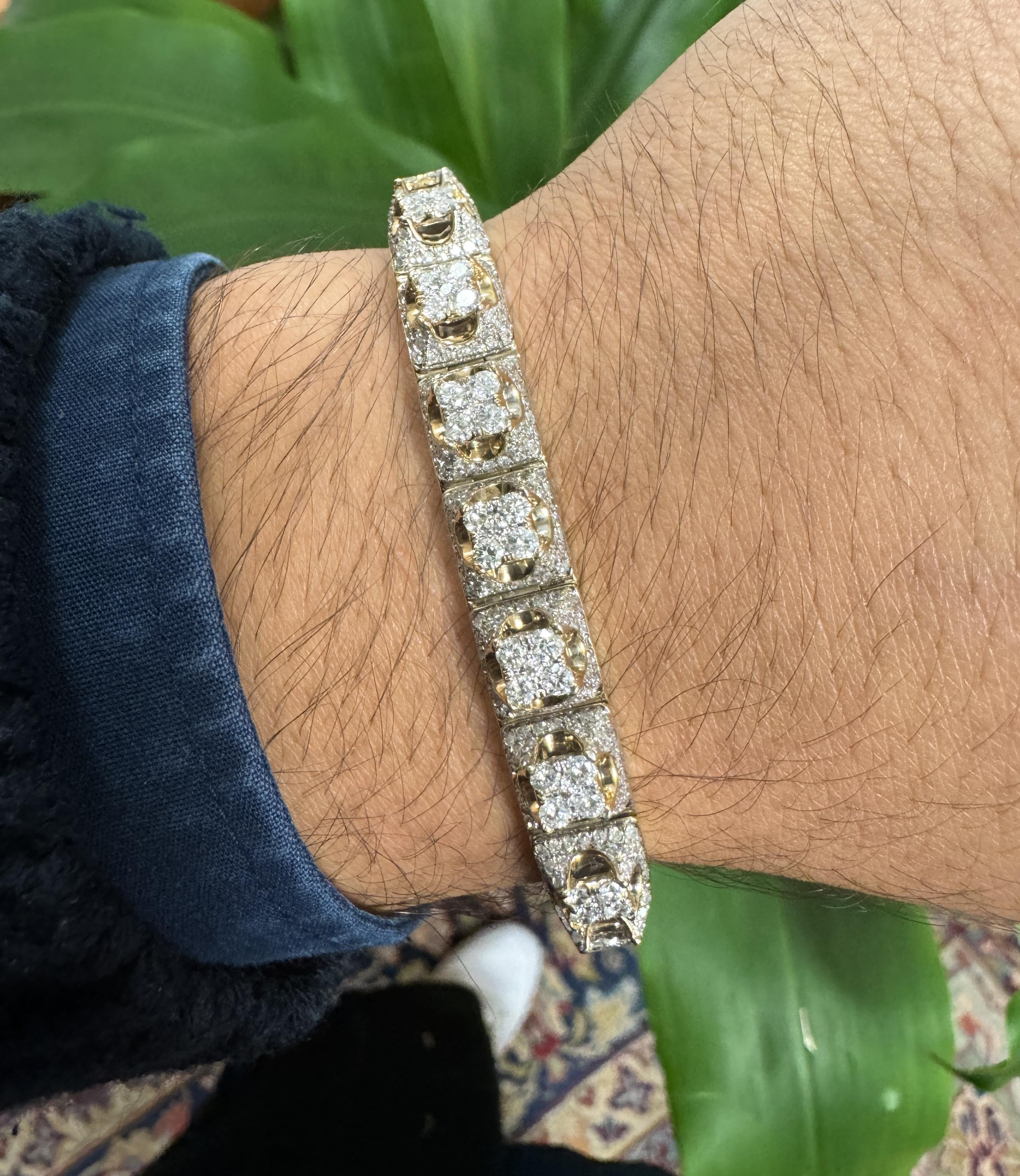 9 Carati Nature Pave Set Diamante Taglio Rotondo Oro Giallo 14K Uomo Bracciale Multi-Link di forma quadrata con chiusura a scatola 8,5 pollici.

Dettagli:
Tipo di articolo: Bracciale Multi Link
Metallo: Oro giallo 14 carati
Lunghezza: 8,5