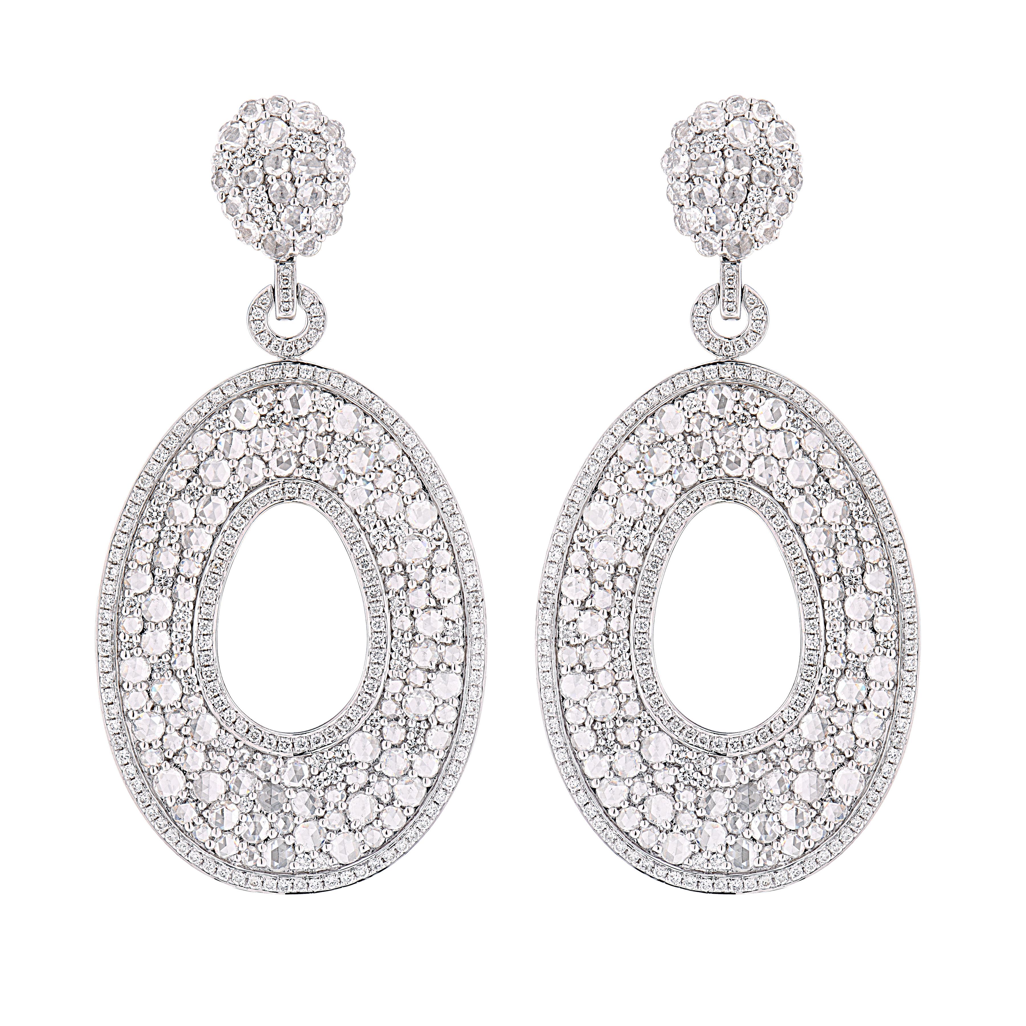 The House of Provident Jewelry präsentiert ein fesselndes Meisterwerk, eine bezaubernde Verschmelzung von Eleganz und Kunstfertigkeit. Diese atemberaubenden Ohrringe aus 18 Karat Weißgold sind mit 9 Karat sorgfältig von Hand gefassten Diamanten im