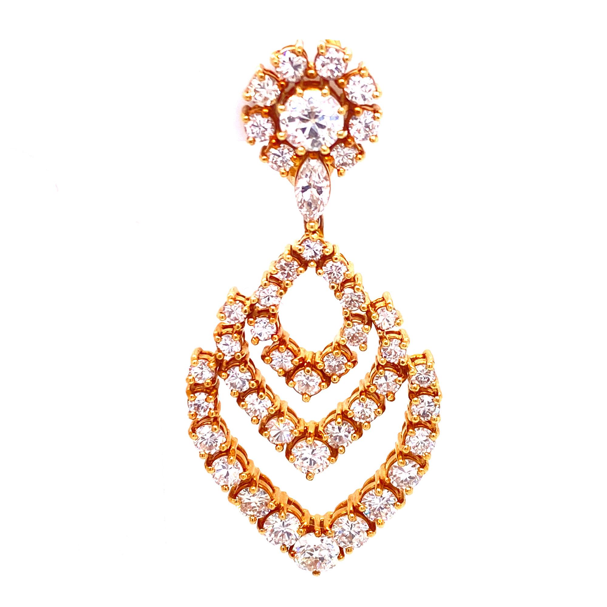 9 Carat Round Brilliant Cut Diamond Drop 18 Karat Yellow Gold Dangle Earrings In Excellent Condition In Boca Raton, FL