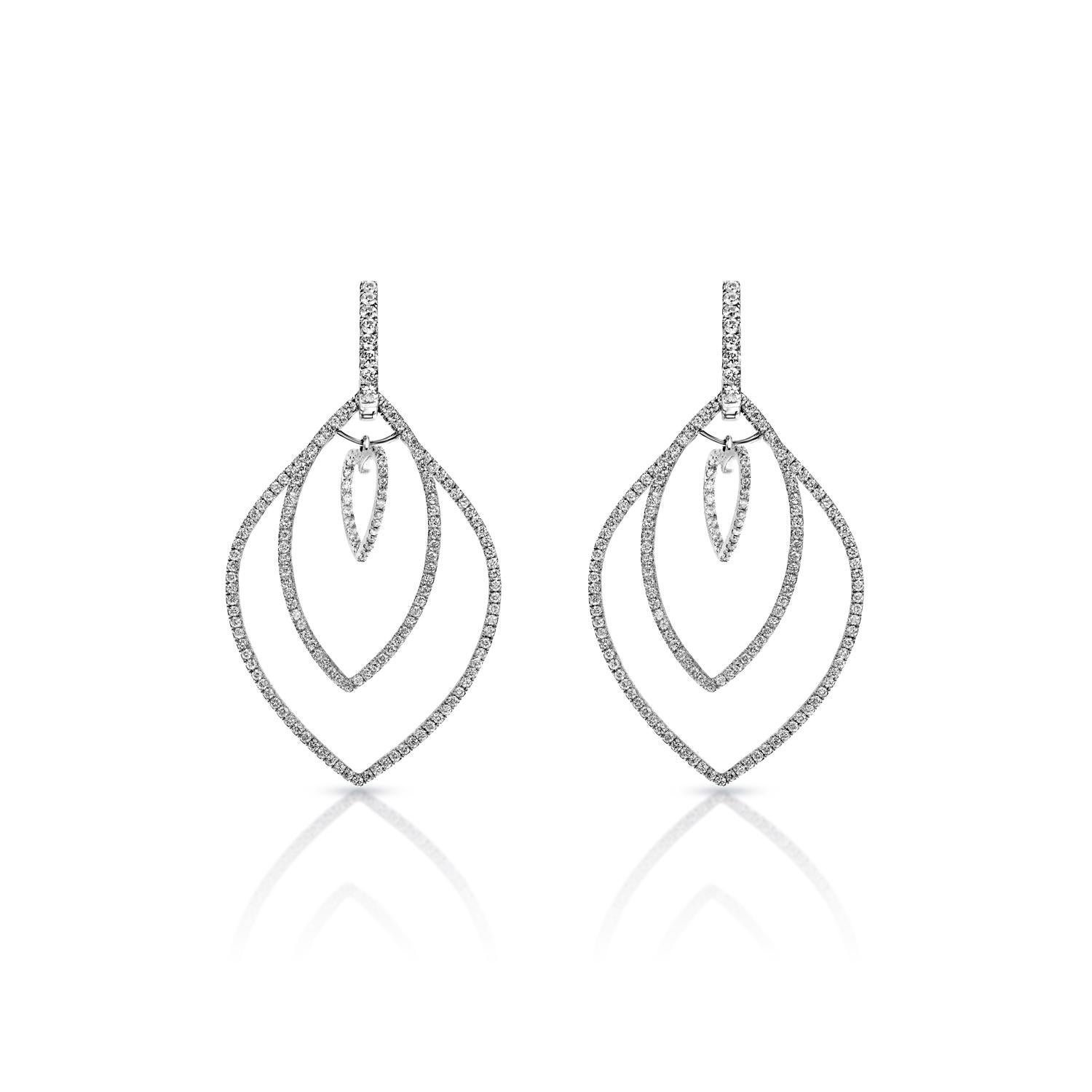 Round Brilliant Diamond Hanging Earrings 

Carat Weight: 2.85 Carats
Shape: Round Brilliant Cut
Metal: 14 Karat White Gold 8.76 Grams
Style: Hanging Earrings