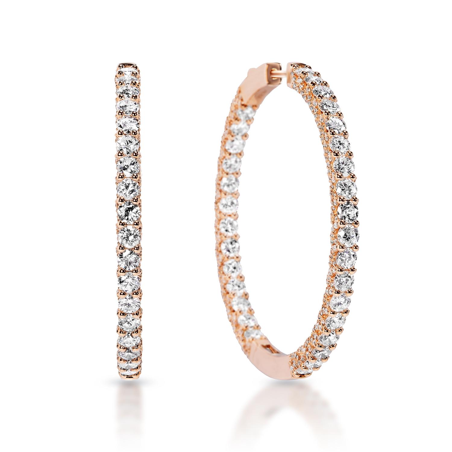 Boucles d'oreilles en diamant :

Poids en carats : 9,01 carats
Forme : Coupe brillante ronde
Métal : or rose 14 carats
Style : Boucles d'oreilles