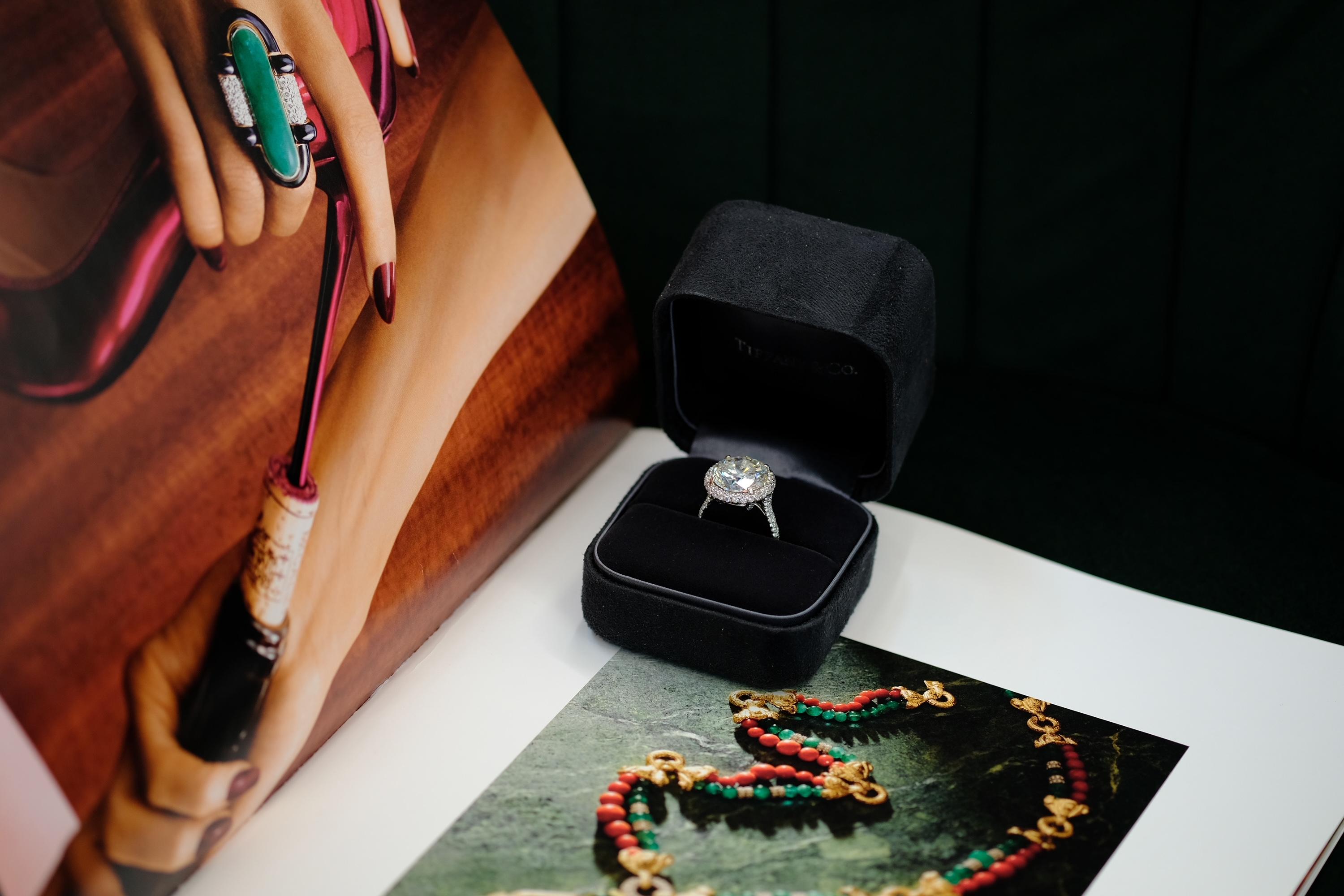 9 Carat Round Cut Diamond L/SI2 GIA Halo Engagement Ring In Excellent Condition For Sale In New York, NY