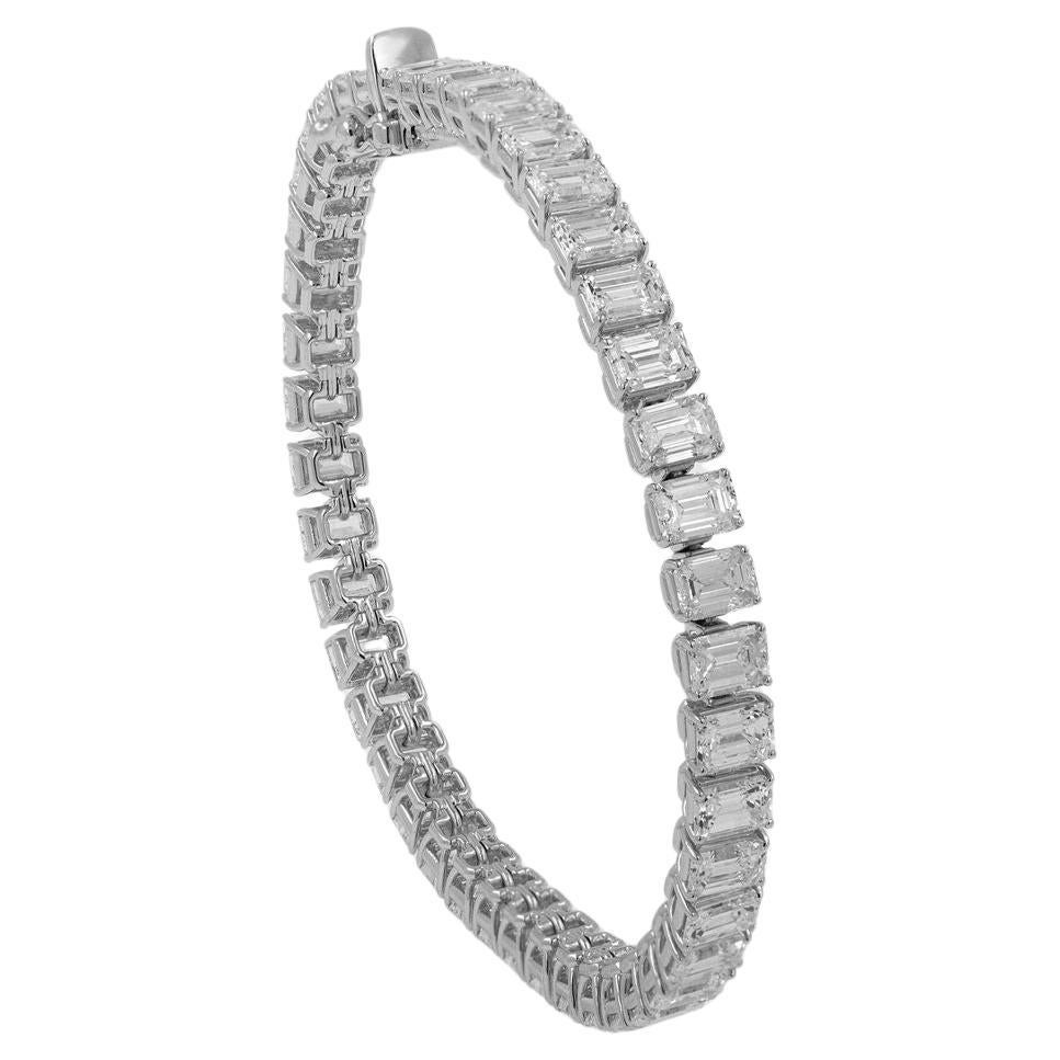 Modern 9 Carat total weight 18K White Gold Diamond Bracelet For Sale