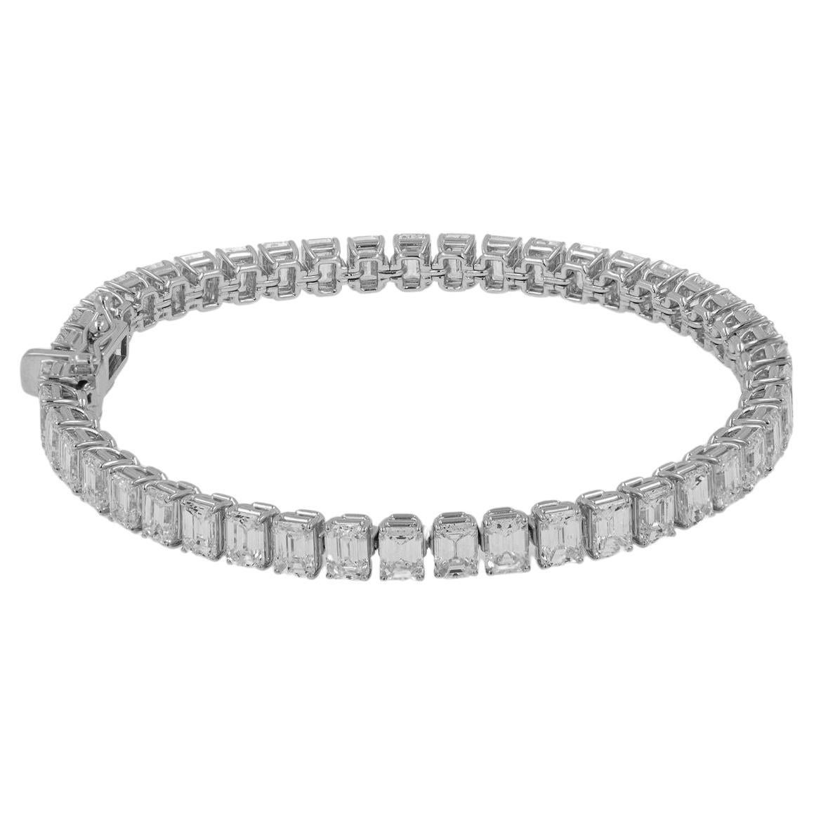Emerald Cut 9 Carat Total Weight White Gold Diamond Bracelet For Sale