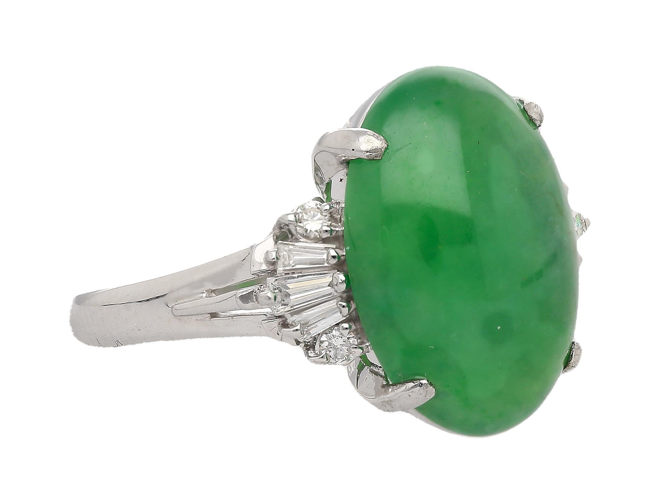 Oval Cut 9 Carat Untreated Jadeite Jade Fei Cui and Diamond Platinum Ring HK Certified For Sale