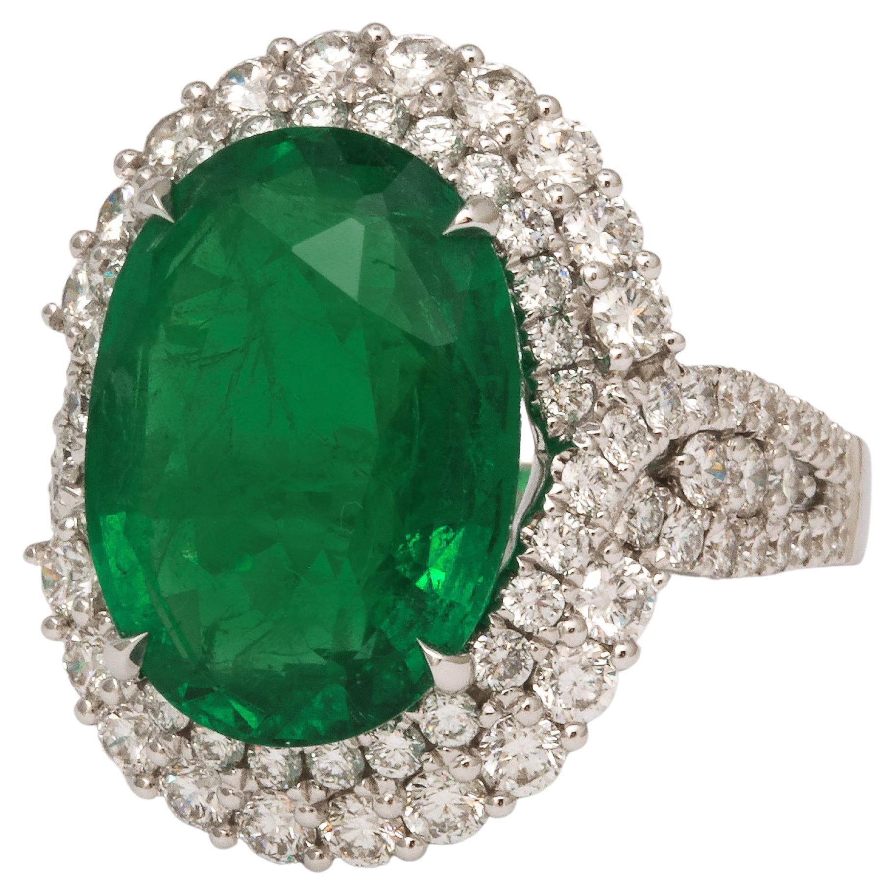 9 carat Vivid Green Emerald and Diamond Ring  For Sale