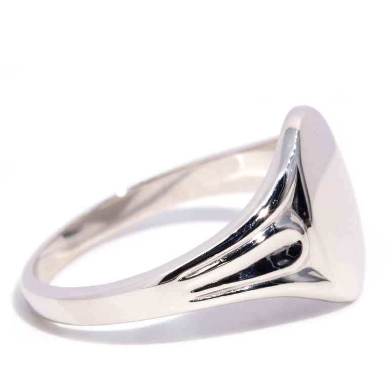 9 Carat White Gold Vintage Men's Oval Contemporary Traditional