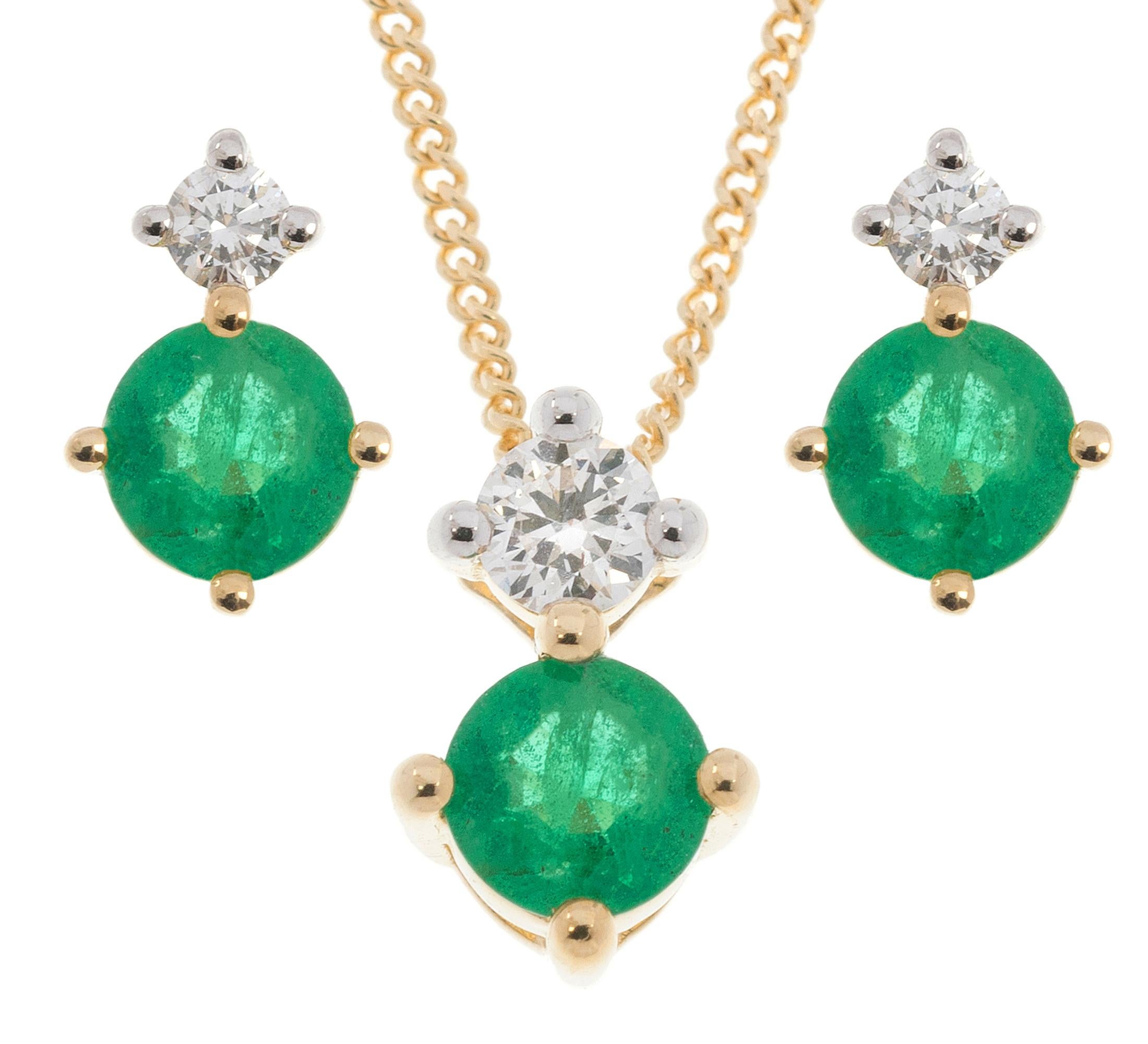 Round Cut 9 Carat Yellow Gold 0.15 Carat Emerald and Diamond Pendant For Sale