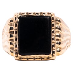 9 Carat Yellow Gold Gentlemen's Rectangular Onyx Vintage Signet Ring