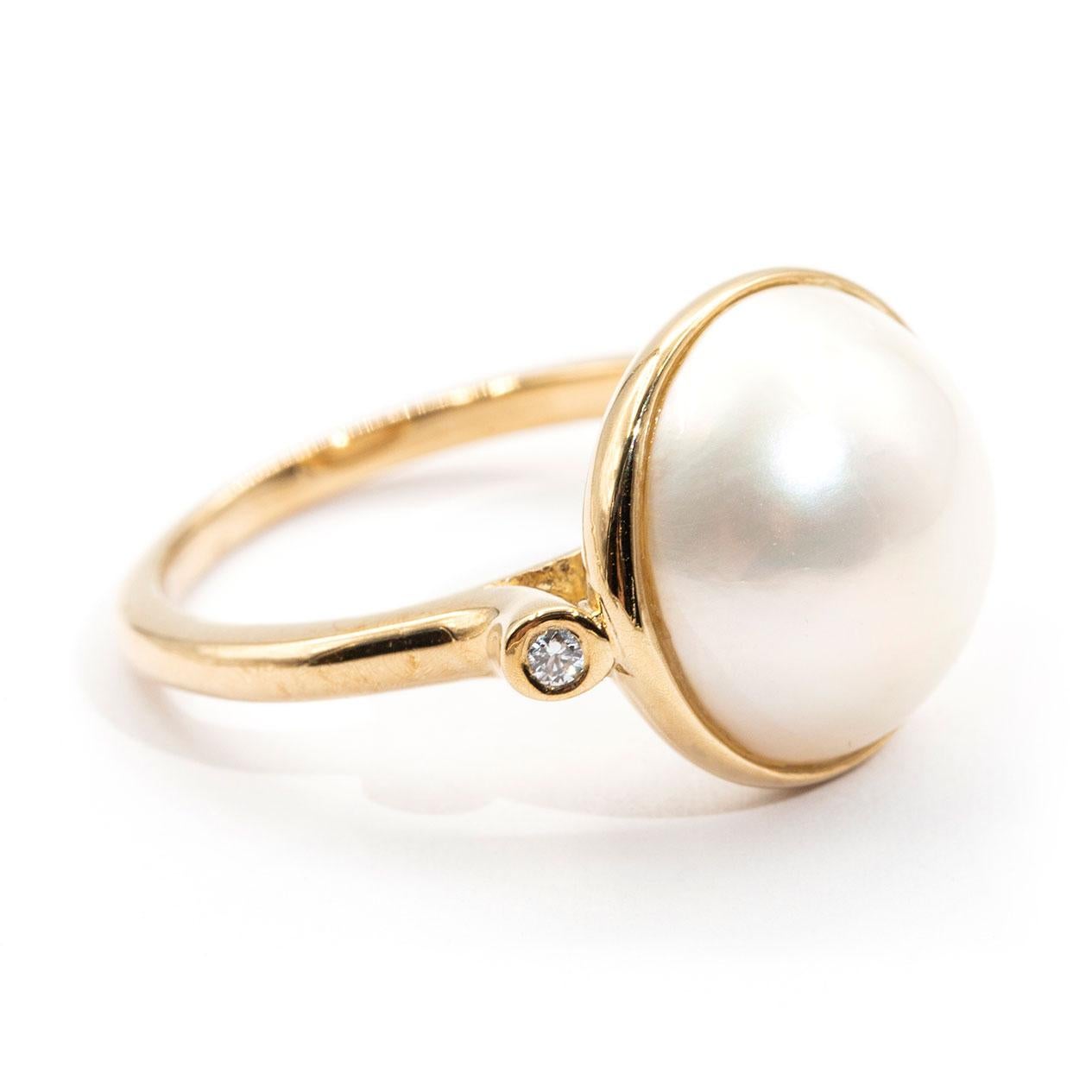 9 Carat Yellow Gold Mabe Pearl and Diamond Vintage Dress Ring 3