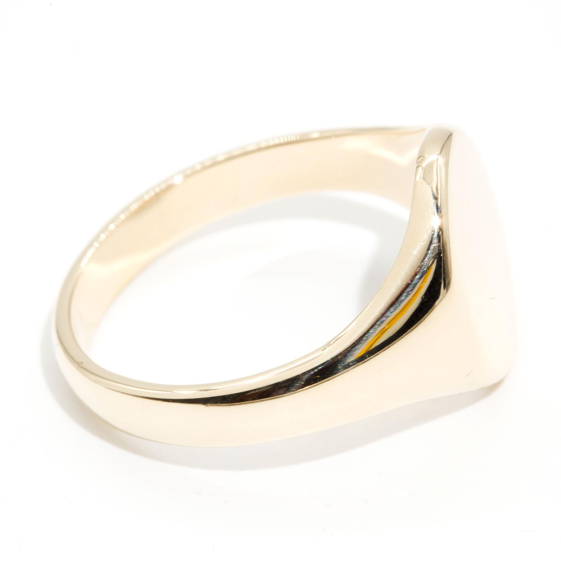 Modern 9 Carat Yellow Gold Oval Men's Vintage Signet Ring