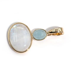 9 Carat Yellow Gold Oval Moonstone and Chalcedony Cabochon Vintage Pendant