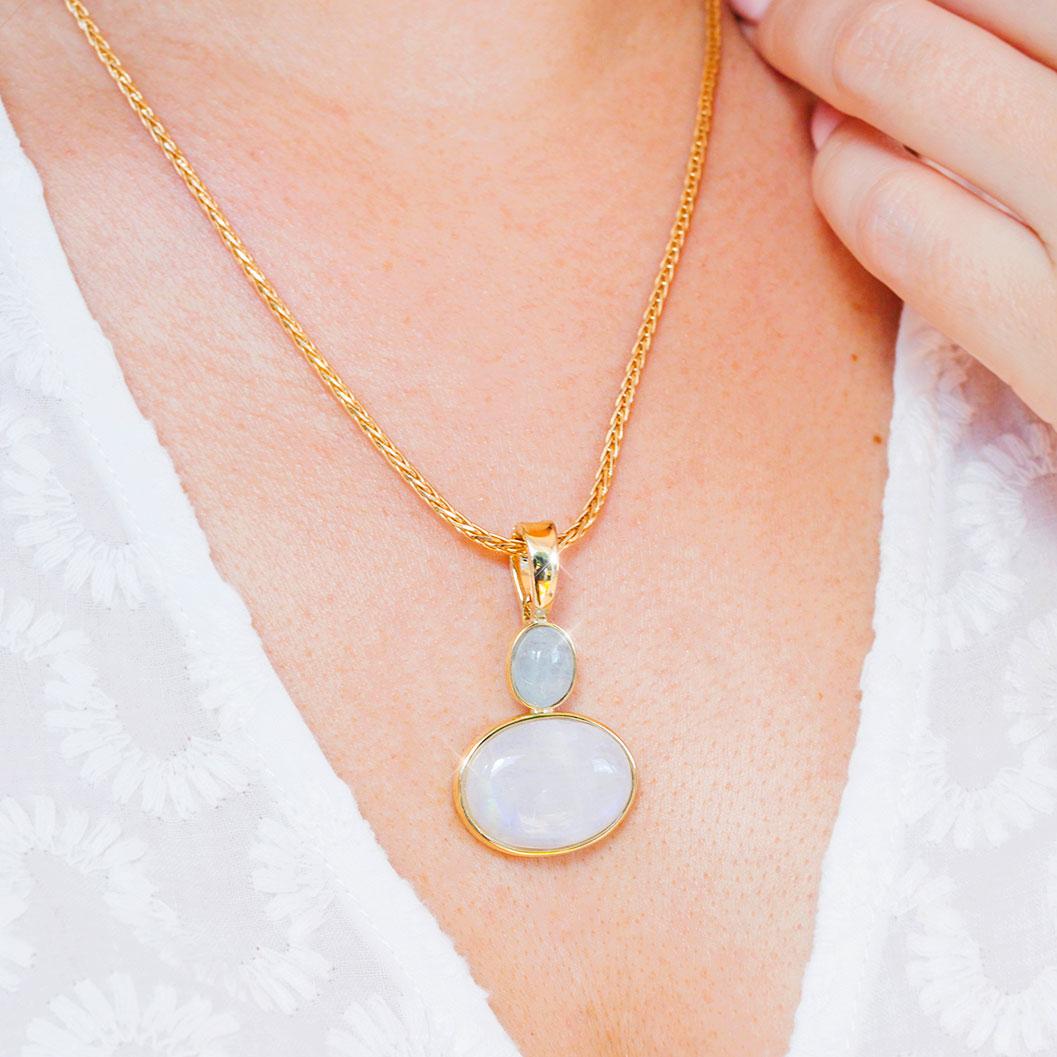 Modern 9 Carat Yellow Gold Oval Moonstone and Chalcedony Cabochon Vintage Pendant