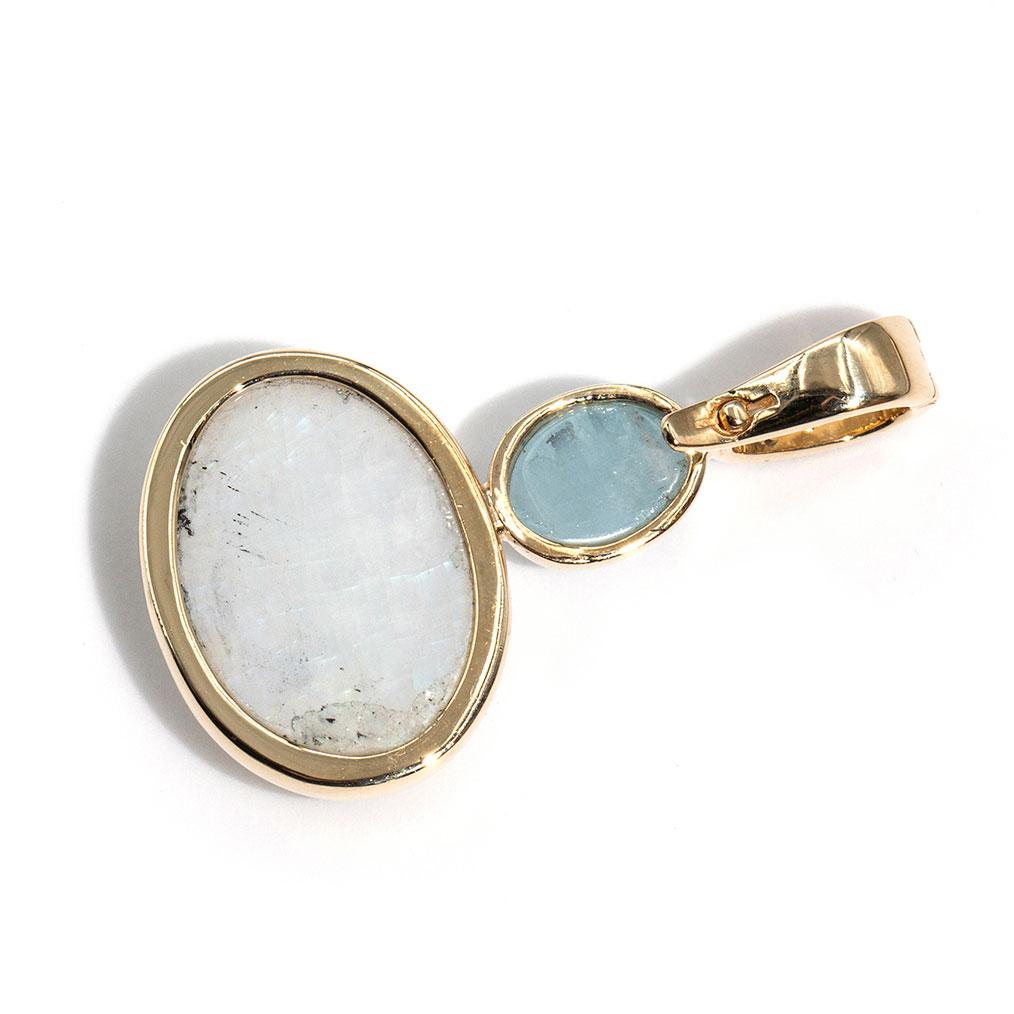 Women's 9 Carat Yellow Gold Oval Moonstone and Chalcedony Cabochon Vintage Pendant