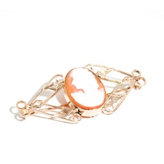 9 Carat Yellow Gold Pink Conch Shell Oval Cameo Brooch