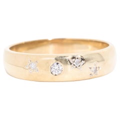 9 Carat Yellow Gold Star and Hammer Set Round Brilliant Diamond Vintage Band