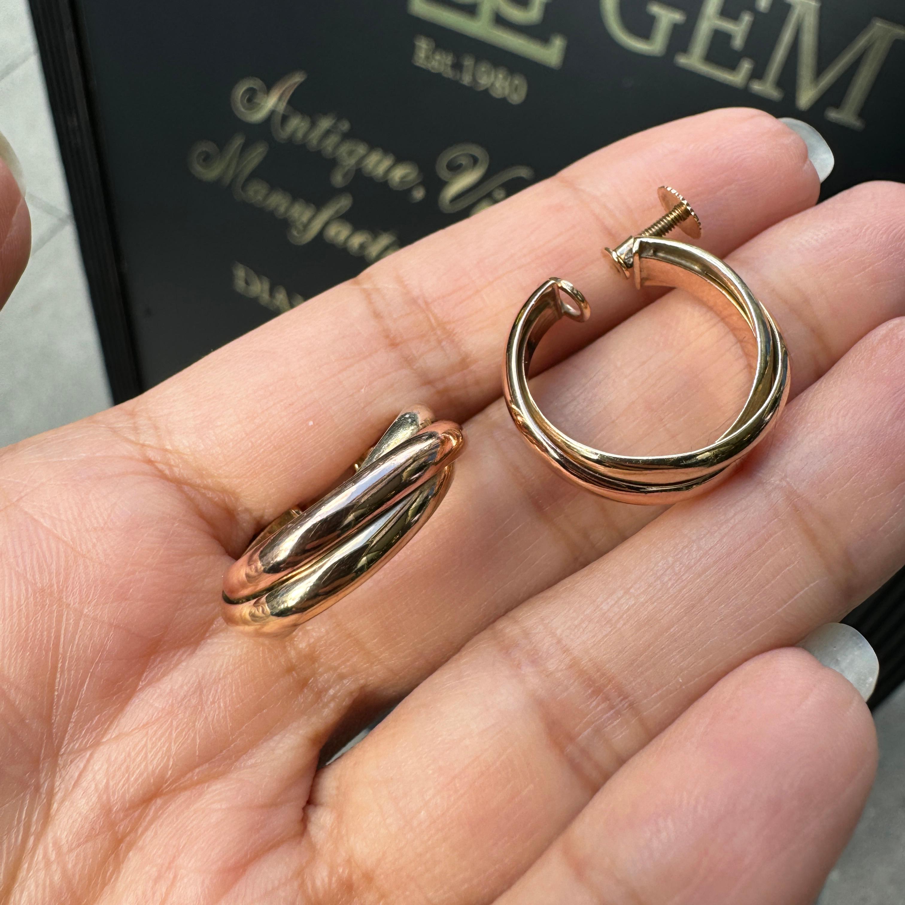 9 Carat Yellow, Rose and White Gold Trinity Screw-Back Vintage Hoop Earrings In Good Condition For Sale In London, GB