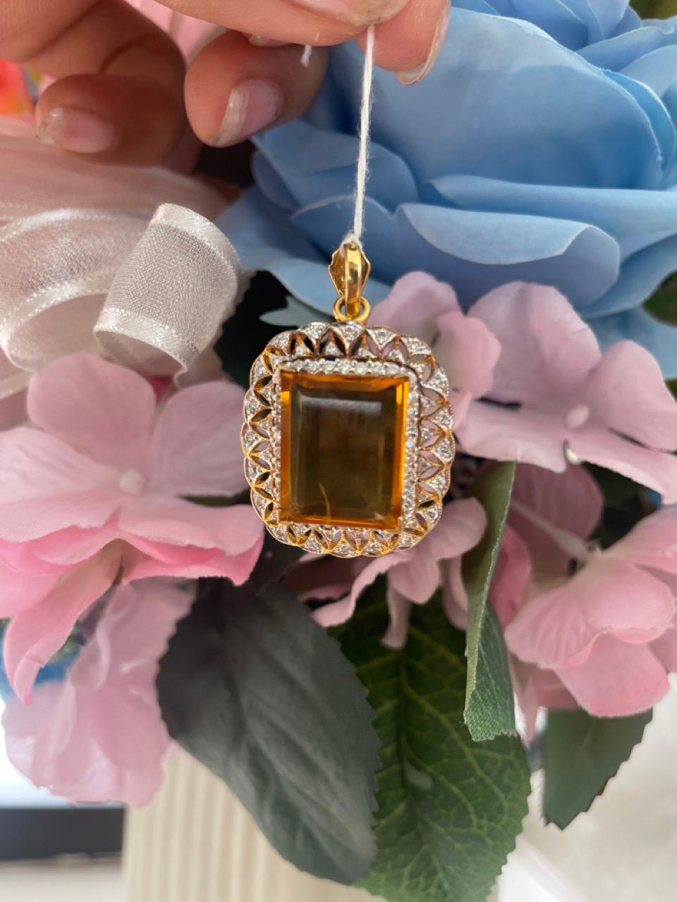Pendentif saphir jaune 9 carats et diamant en vente 1