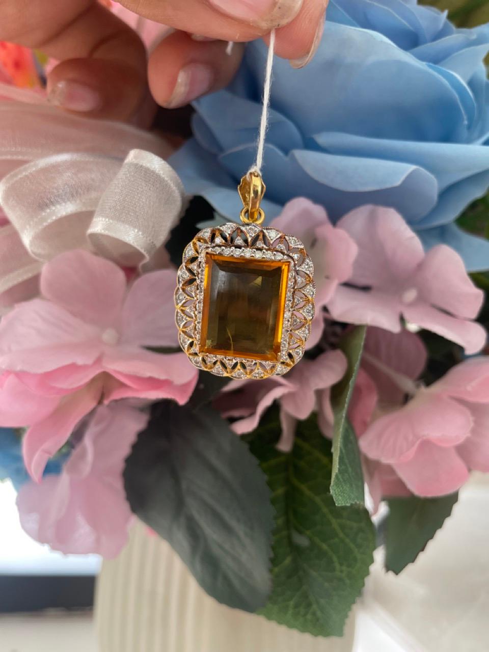 Pendentif saphir jaune 9 carats et diamant en vente 2