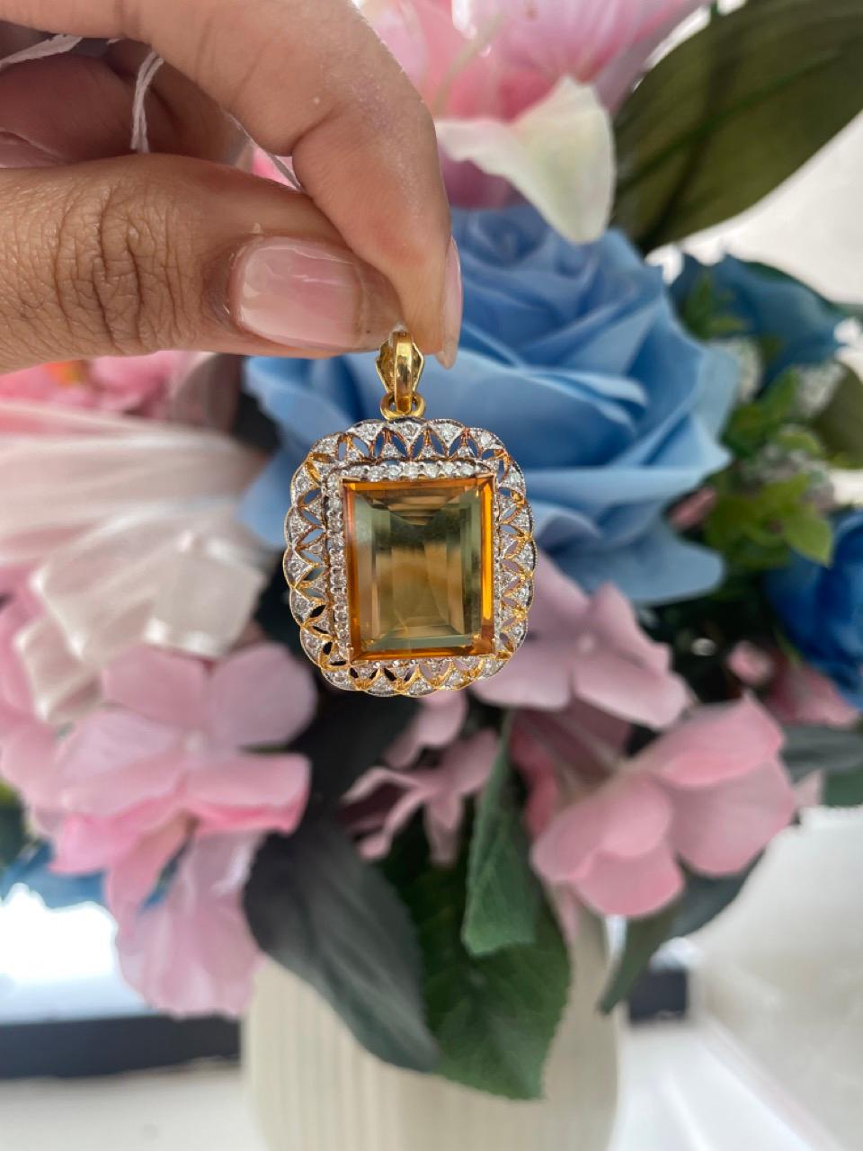 Pendentif saphir jaune 9 carats et diamant en vente 3