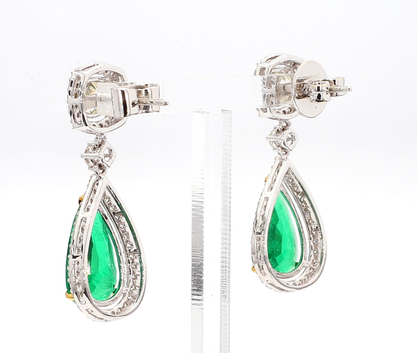 Round Cut 9 Carat Zambian Emerald and 1.01 Carat Diamond Ring in 18K Gold