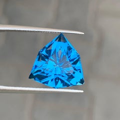 9 Carats Trillion Cut Electric Blue Topaz for Fine Jewellery from Brazil