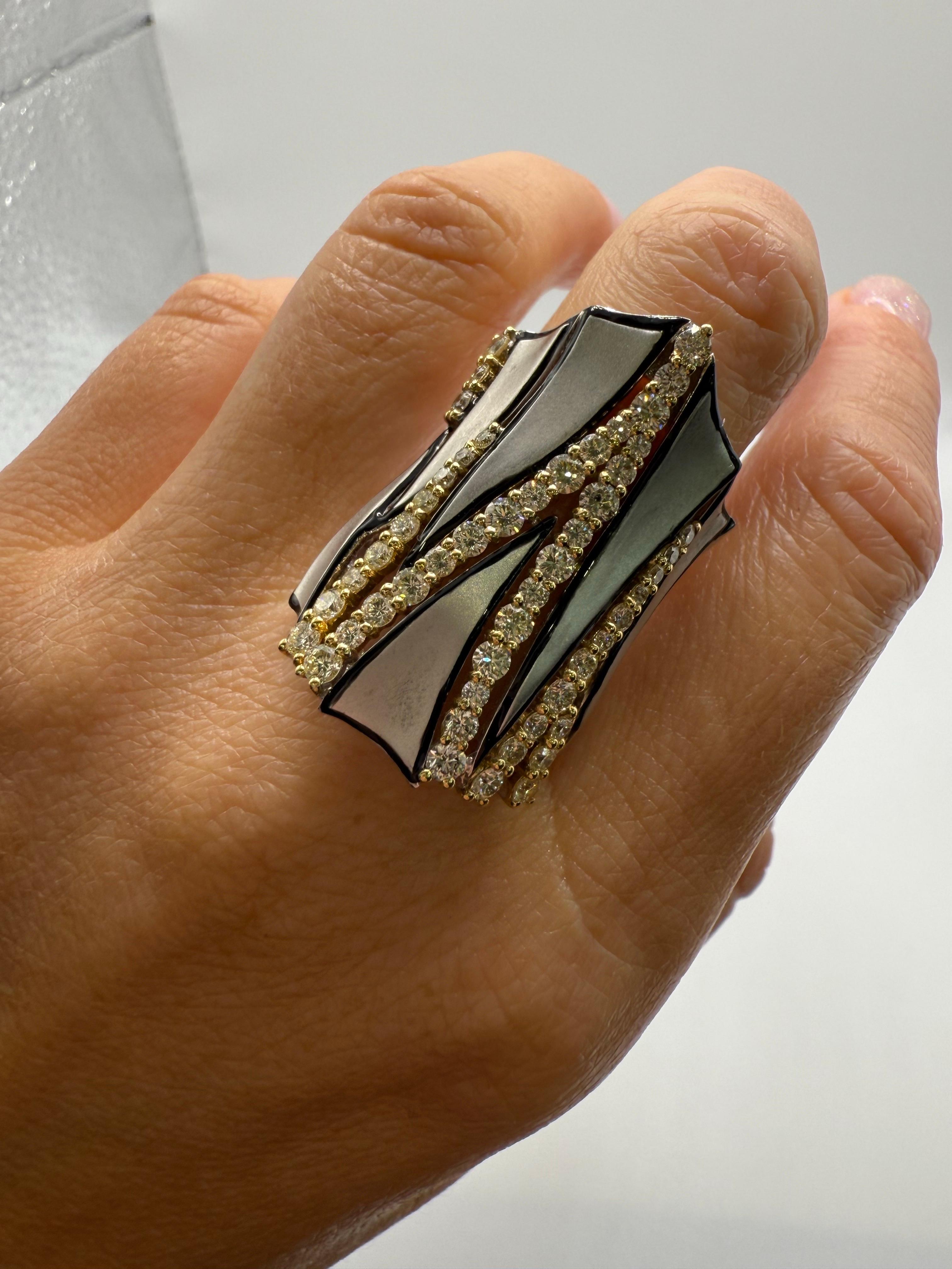 9 carati Unico anello di diamanti Artistics Designer Anello largo superiore in oro 18KT in vendita 2