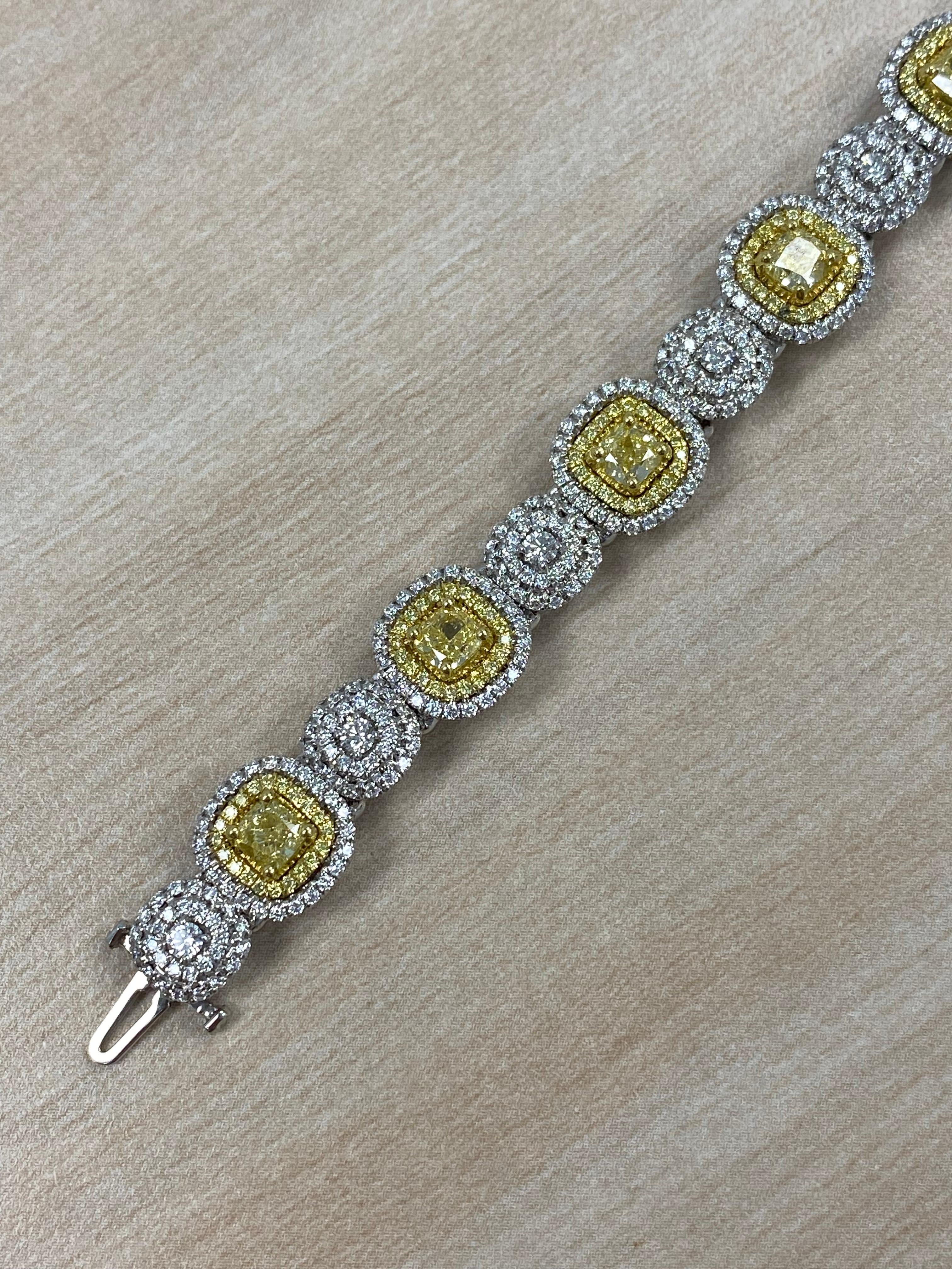 Women's 9 Carats Yellow Cushion Cut and White Diamond Tennis Bracelet 14K Gold For Sale