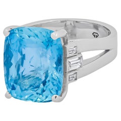 9 ct Cushion aquarimarine ring in 18 k gold