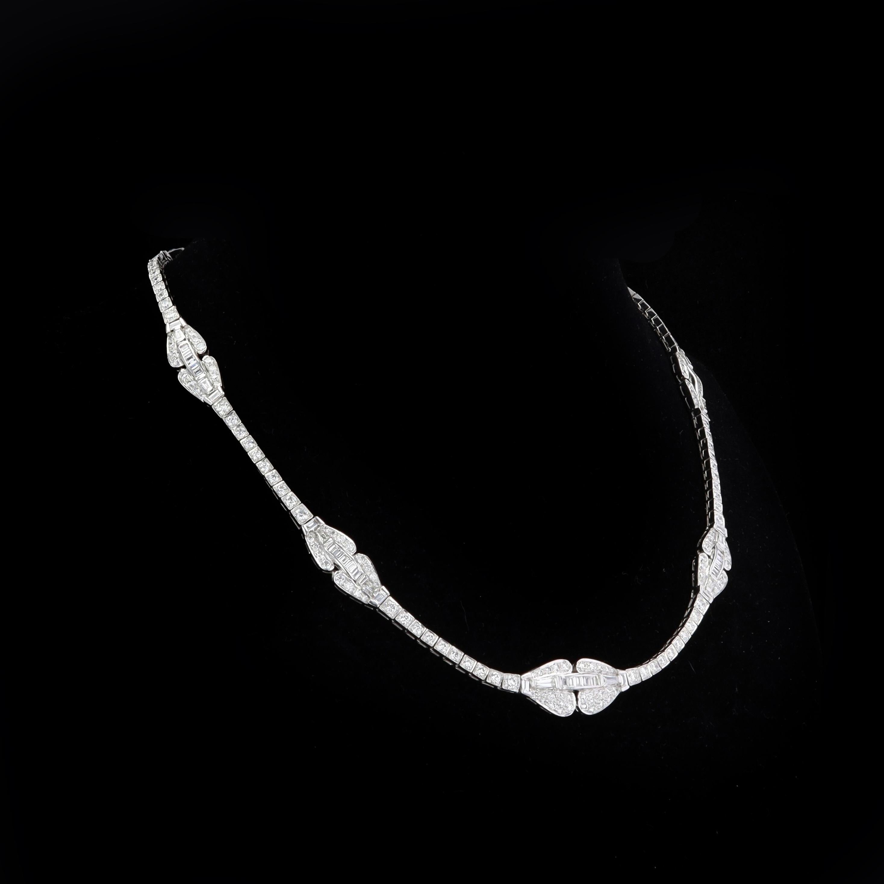 Halskette im Riviera-Stil mit 9 Karat Diamanten (Rundschliff) im Angebot