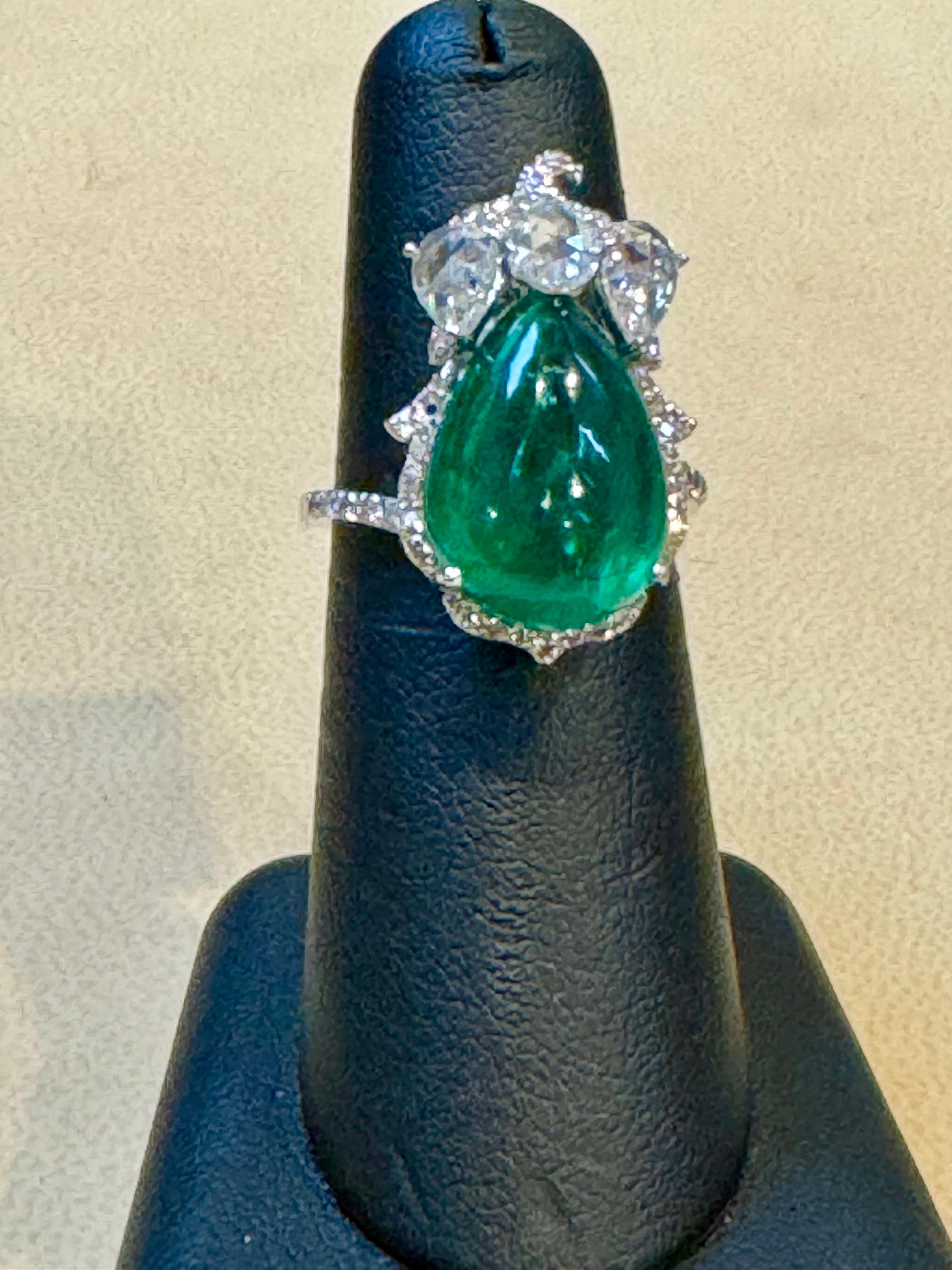 9 Ct Finest Zambian Sugar Loaf Emerald & 2 Ct Rose Cut Diamond Ring Size 7 In Excellent Condition For Sale In New York, NY