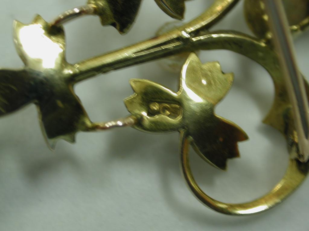 Donna Ciondolo in oro 9 ct con opale e perle di mare su catena 9 ct datato Circa 1900 in vendita