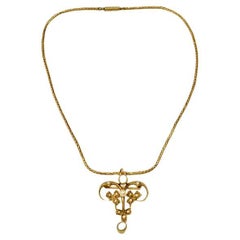 Pendentif en or 9 carats et perles naturelles sur chaîne de 9 carats datant d'environ 1900
