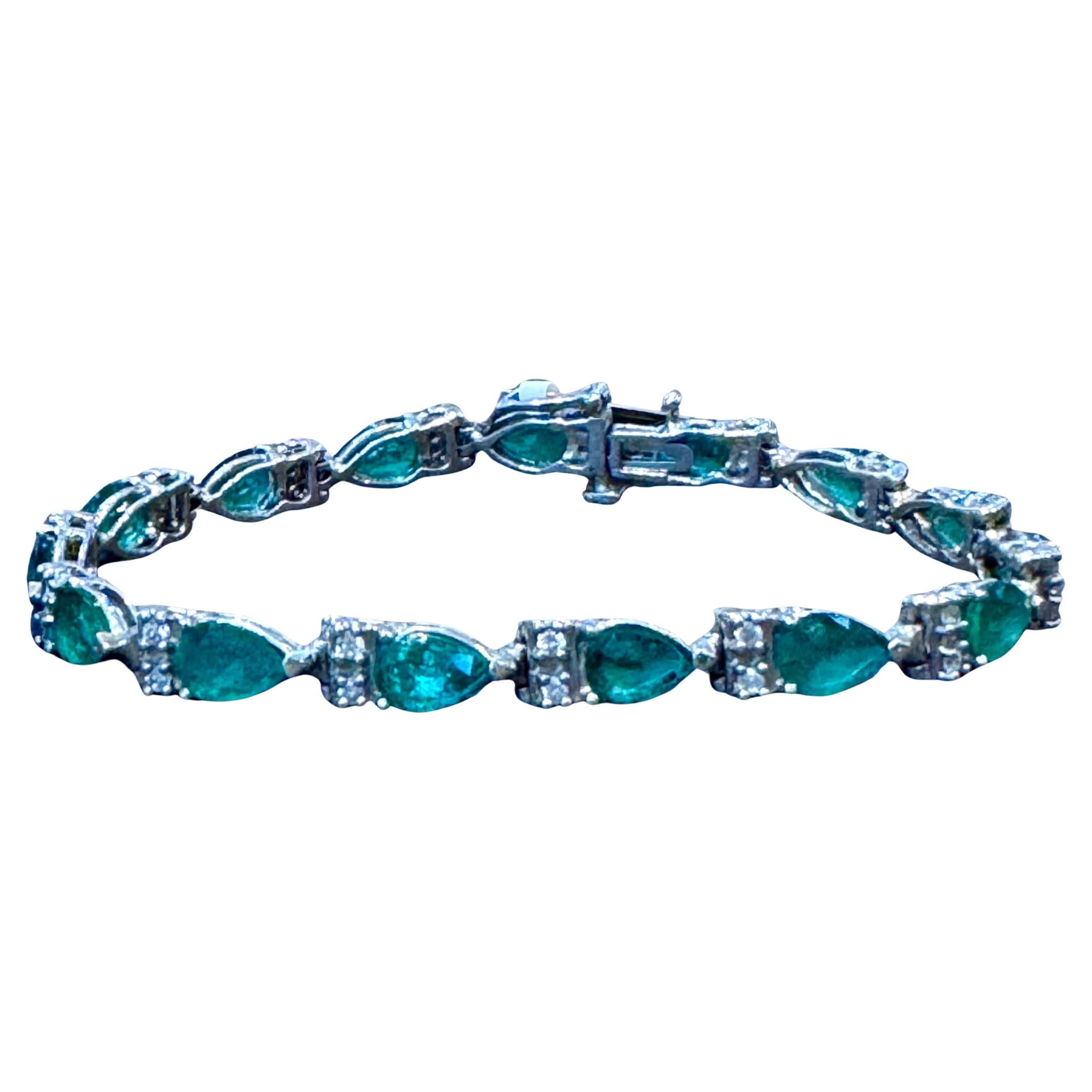 Bracciale tennis con smeraldo naturale del Brasile da 9 carati e diamanti in oro giallo 14 carati 7 " in vendita