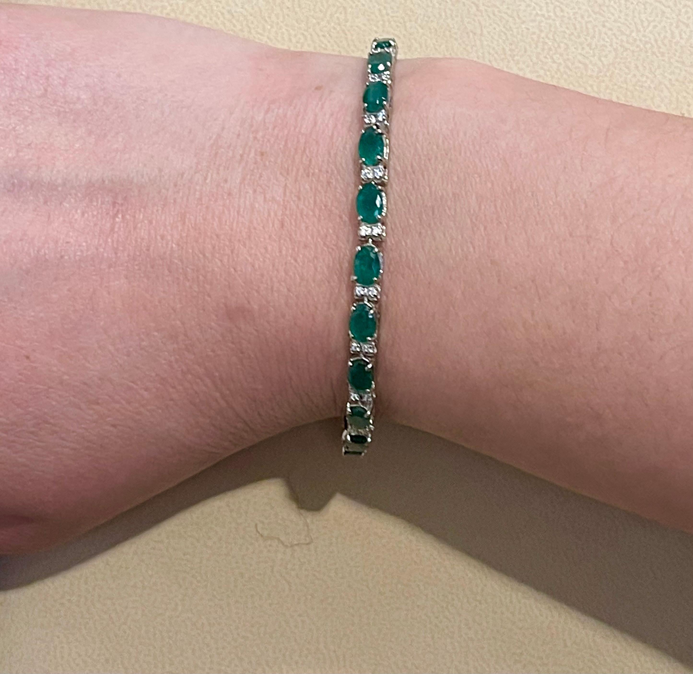 Bracelet de tennis en or jaune 14 carats avec émeraude brésilienne naturelle de 9 ct et diamant en vente 14