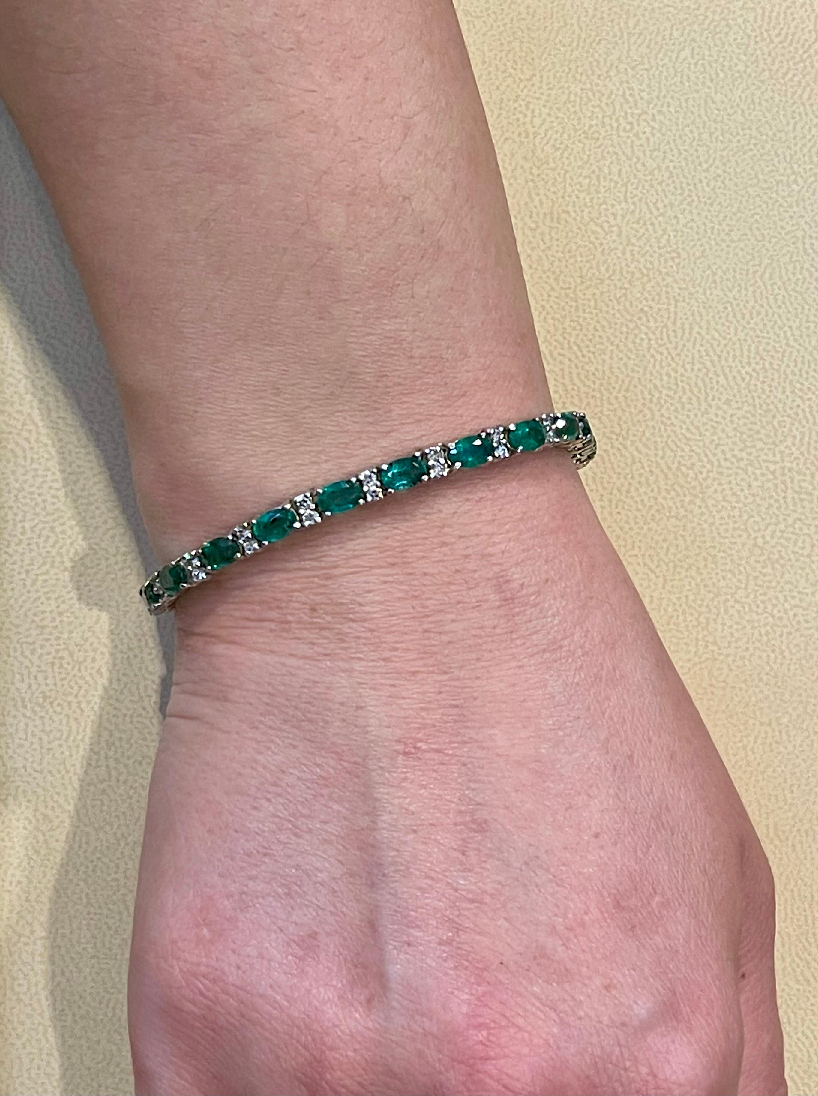 Bracelet de tennis en or jaune 14 carats avec émeraude brésilienne naturelle de 9 ct et diamant Pour femmes en vente