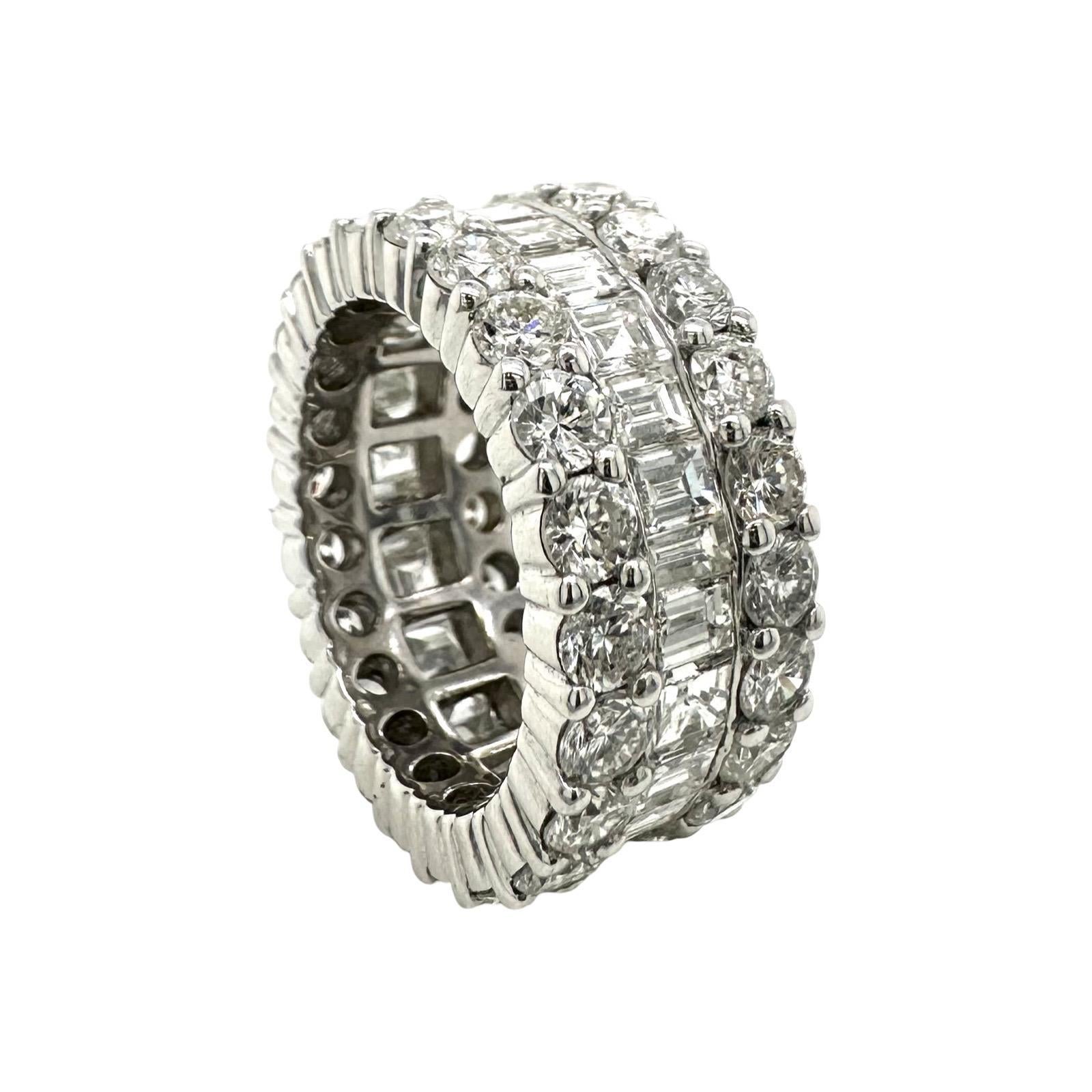 MATERIAL : Or blanc 18k
Taille : 7.25 US
Largeur de la bande : 0.45 pouces
Pierres : Diamants de taille émeraude, ronde et Asscher
Poids approximatif en carats : 9 ct