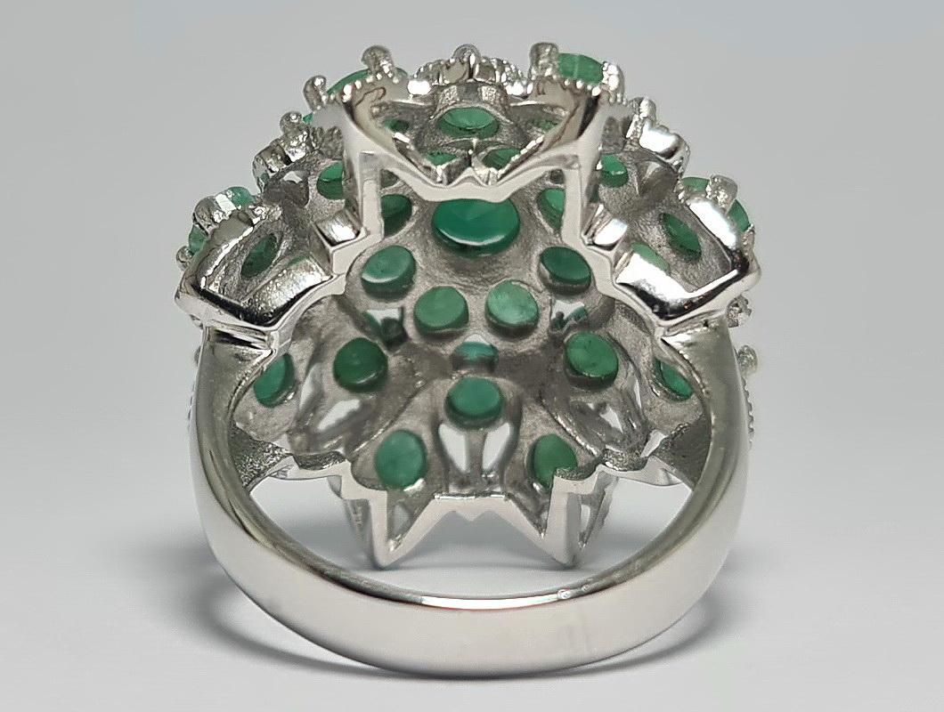 Baroque 9 Cts Natural Emerald Fire Burst .925 Sterling Silver with Rhodium Plating Ring For Sale