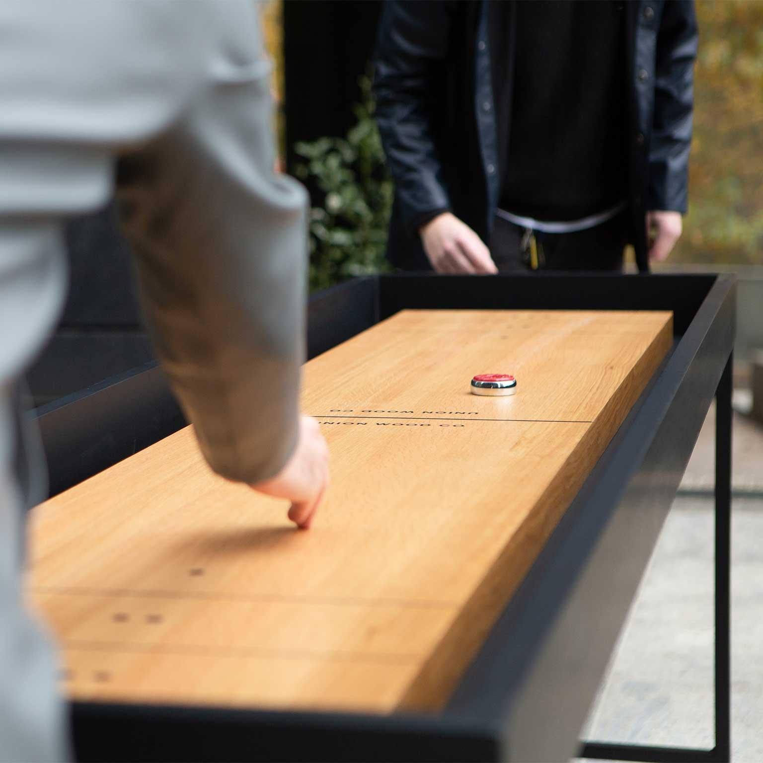 9' Anpassbarer moderner Shuffleboard-Tisch „The Break“ für den Außenbereich (Kanadisch) im Angebot