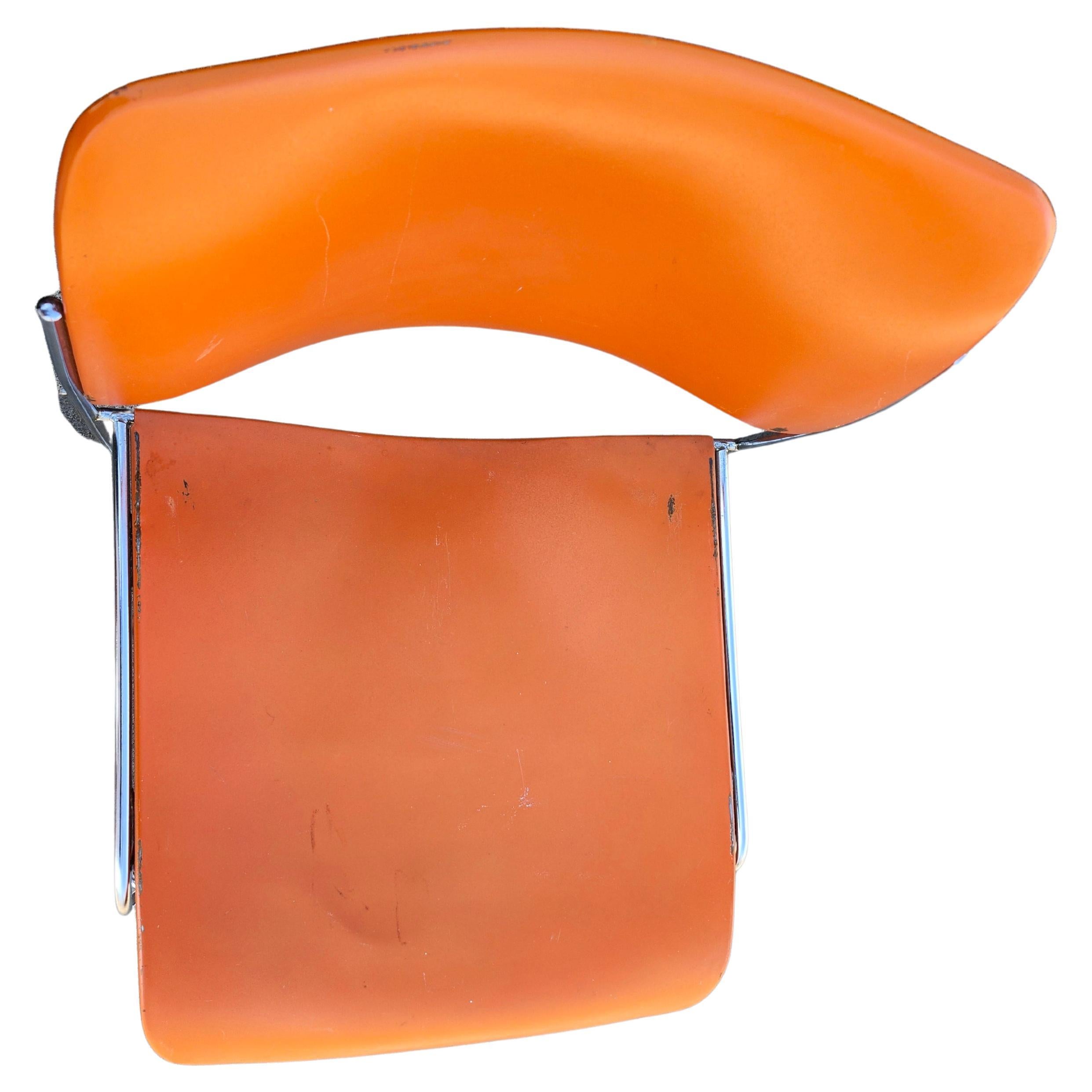 Mid-Century Modern 15 chaises de conférence empilables 40/4 de David Rowland en orange en vente