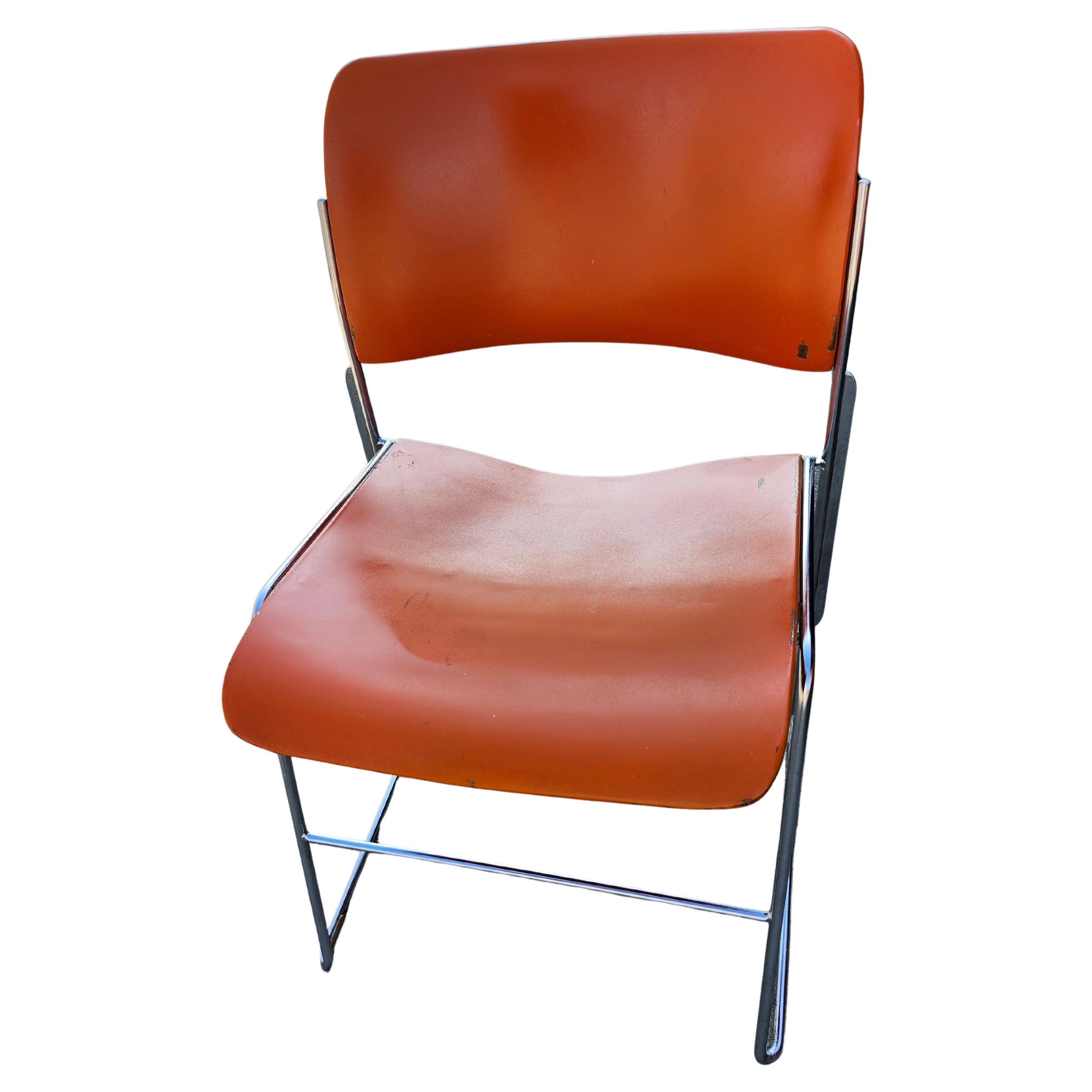 Américain 15 chaises de conférence empilables 40/4 de David Rowland en orange en vente