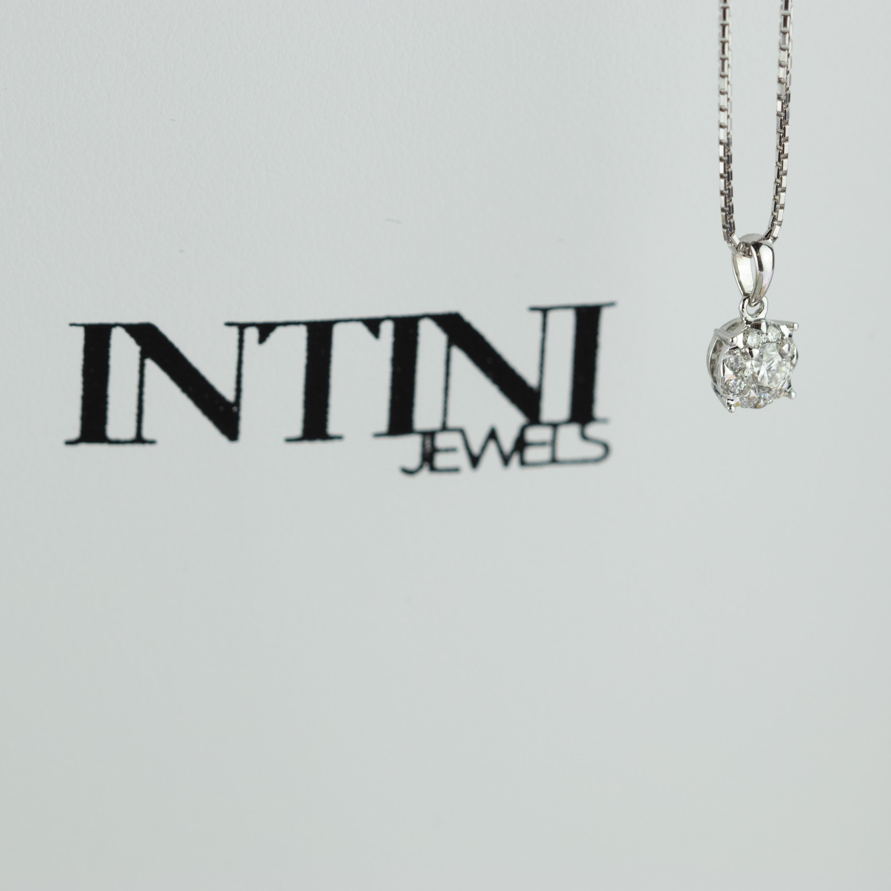 Collier cocktail Intini en or blanc 18 carats avec pendentif rond en forme de 9 diamants, fait main en vente 4