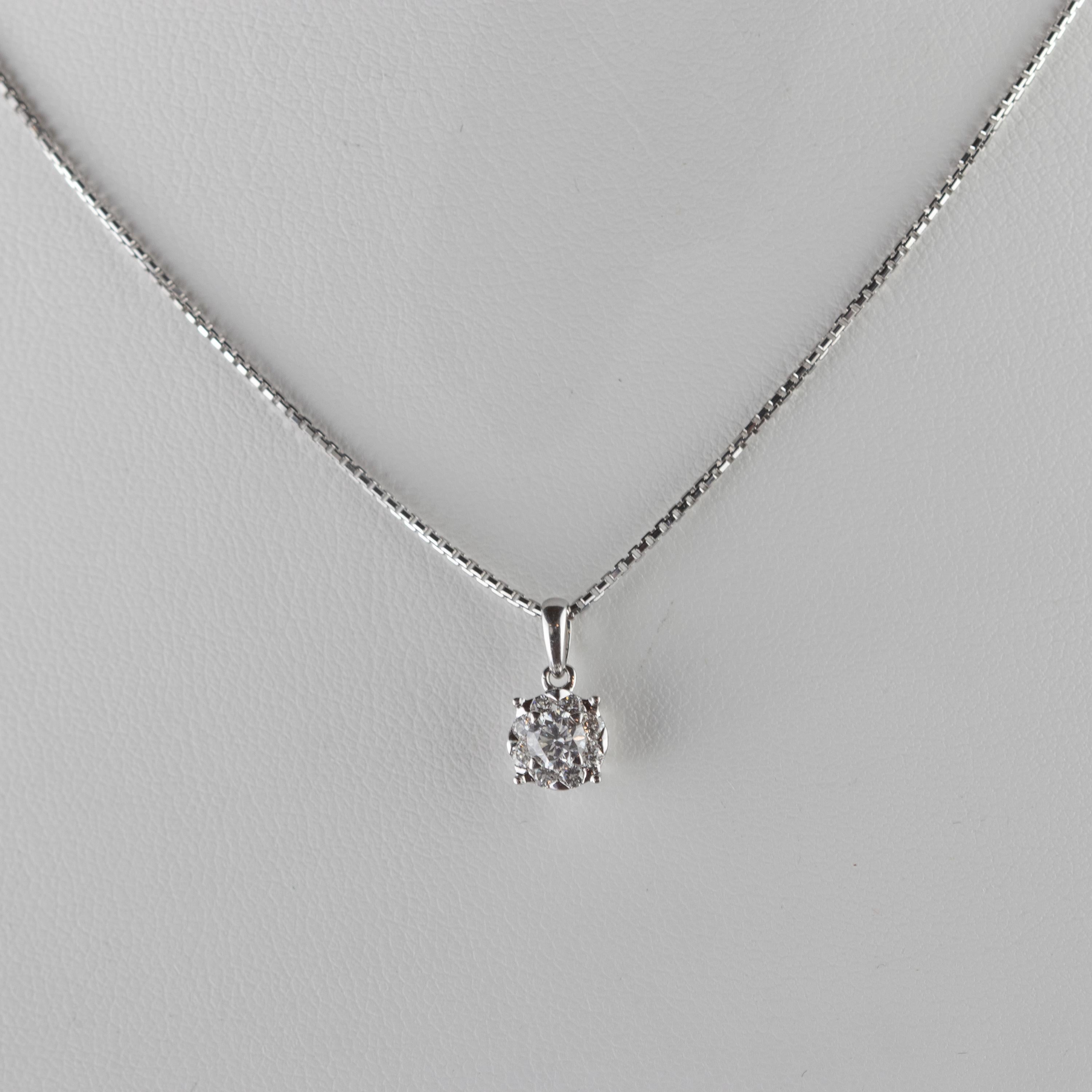 Collier cocktail Intini en or blanc 18 carats avec pendentif rond en forme de 9 diamants, fait main Unisexe en vente